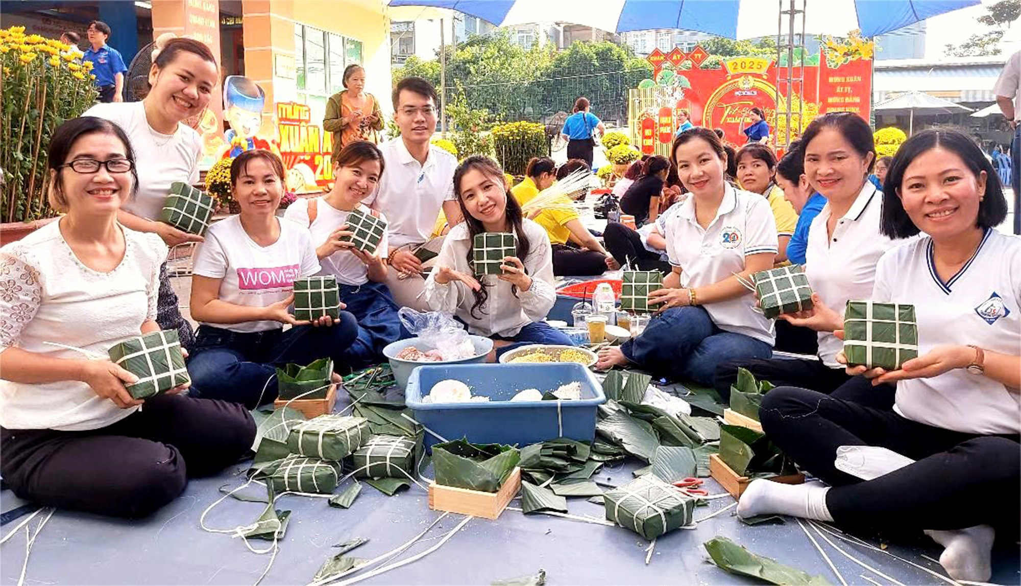 Mang Tết đến với cả trăm ngàn công nhân - Ảnh 1. Mang Tết đến với cả trăm ngàn công nhân - Ảnh 1.