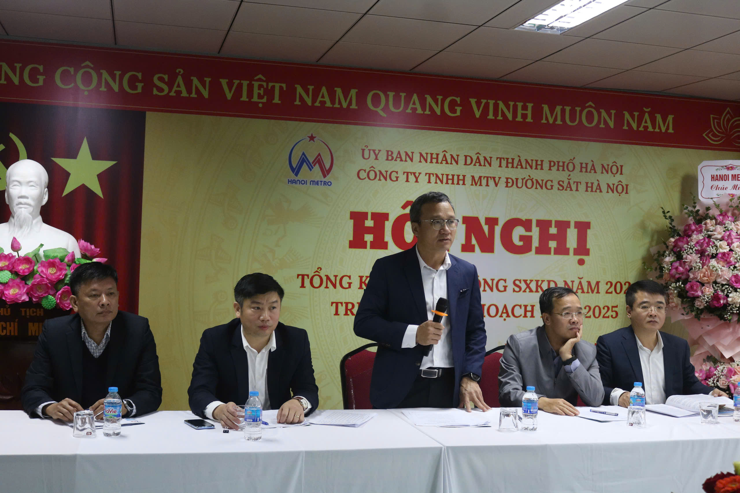 Metro Hà Nội đặt mục tiêu phục vụ hơn 19 triệu hành khách năm 2025- Ảnh 1. Metro Hà Nội đặt mục tiêu phục vụ hơn 19 triệu hành khách năm 2025- Ảnh 1.