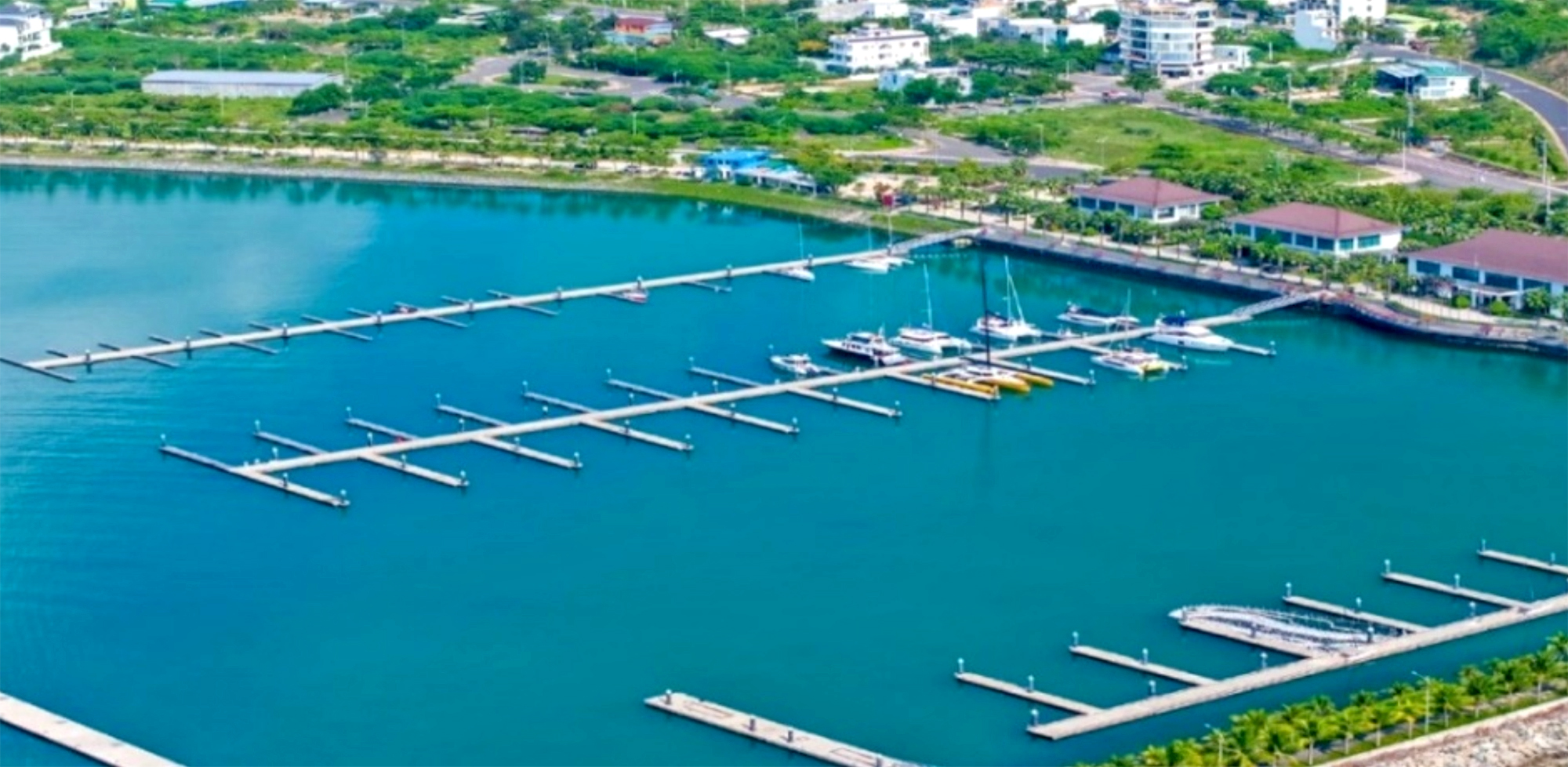 Mở lối hút du thuyền, đón khách VIP- Ảnh 1. Mở lối hút du thuyền, đón khách VIP- Ảnh 1.
