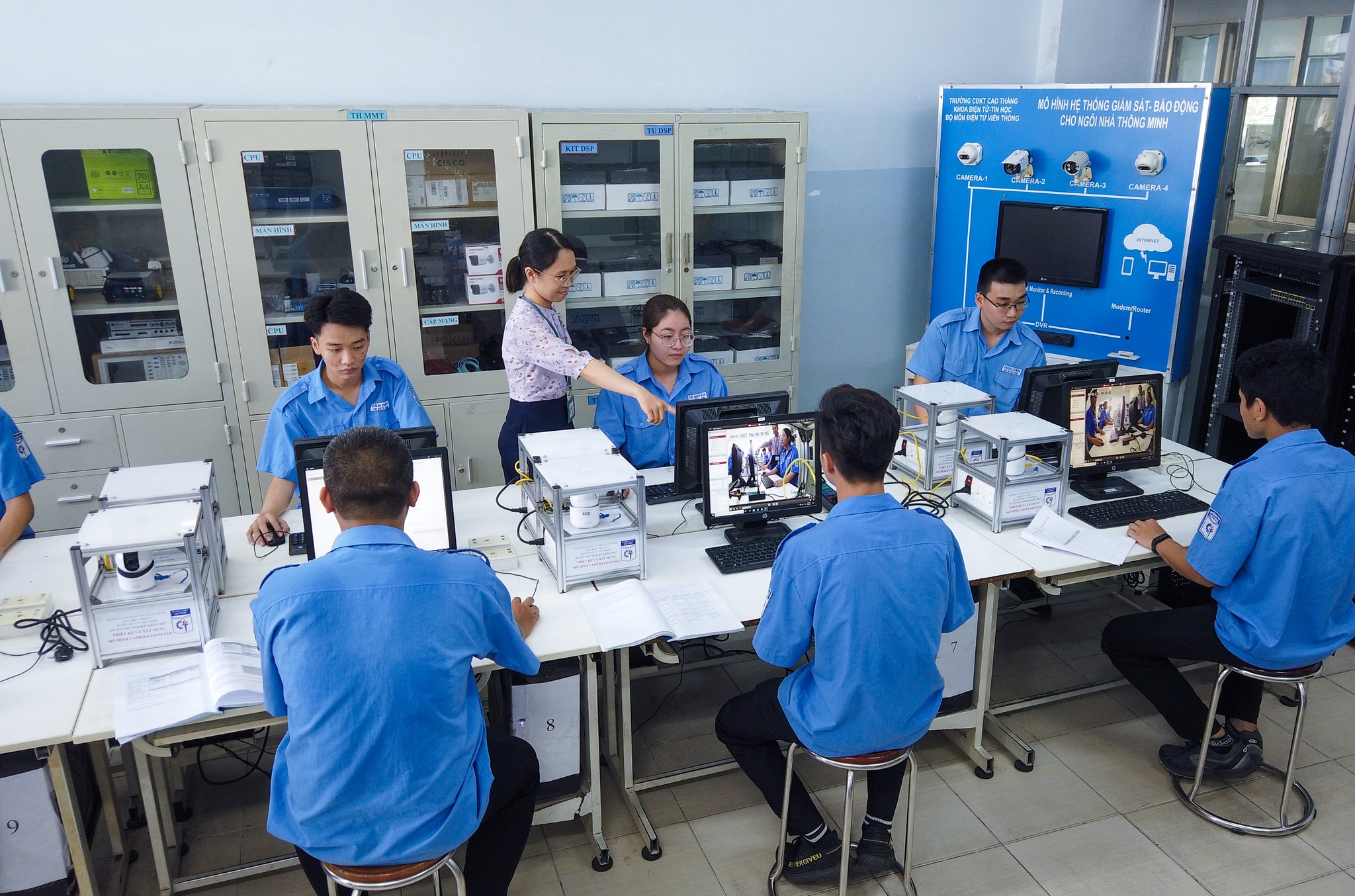 Một trường cao đẳng ở TP HCM tuyển sinh chuyên ngành bán dẫn- Ảnh 1. Một trường cao đẳng ở TP HCM tuyển sinh chuyên ngành bán dẫn- Ảnh 1.