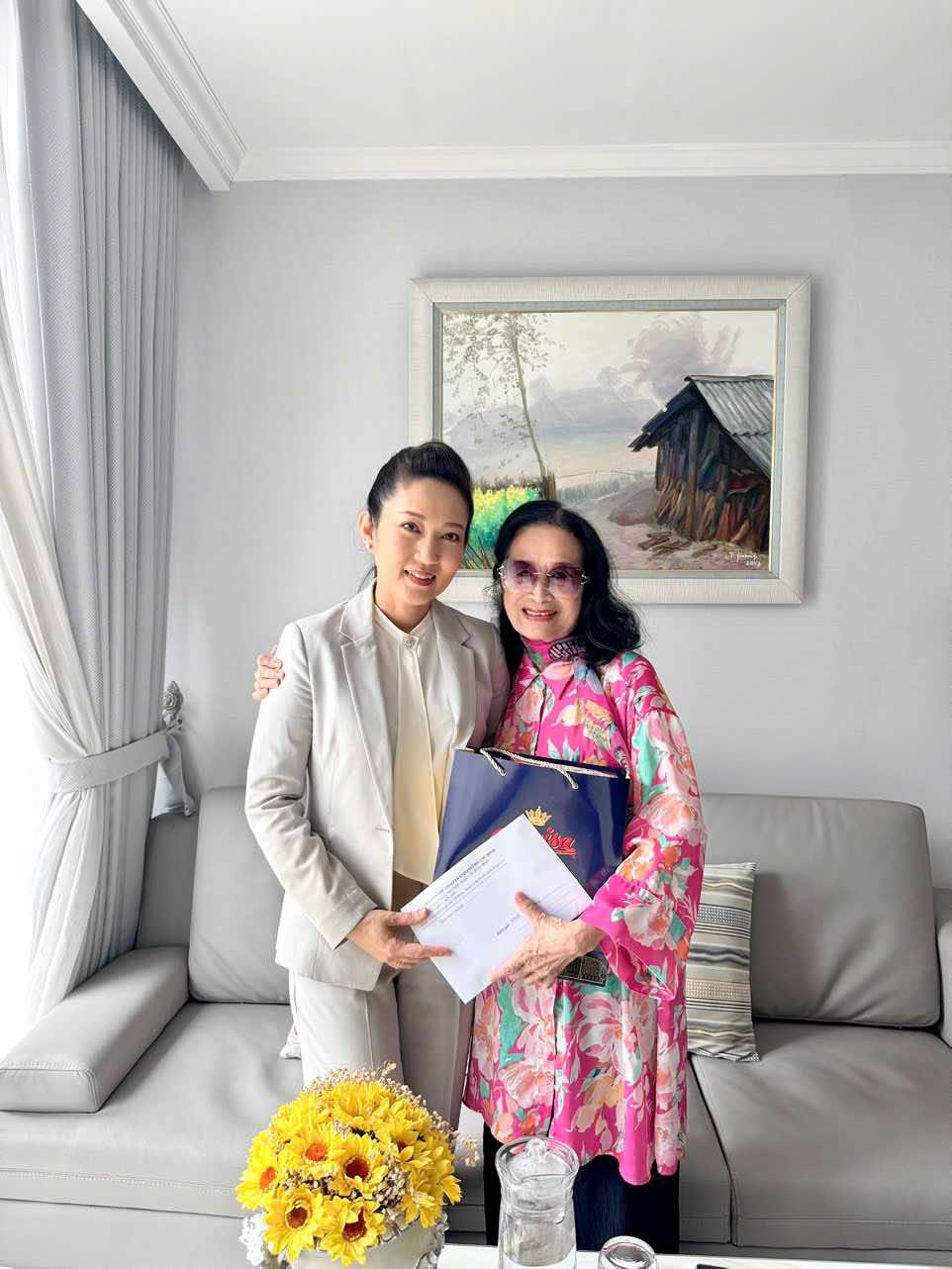 NSND Nguyễn Thị Thanh Thúy thăm và chúc tết văn nghệ sĩ tiêu biểu- Ảnh 1. NSND Nguyễn Thị Thanh Thúy thăm và chúc tết văn nghệ sĩ tiêu biểu- Ảnh 1.