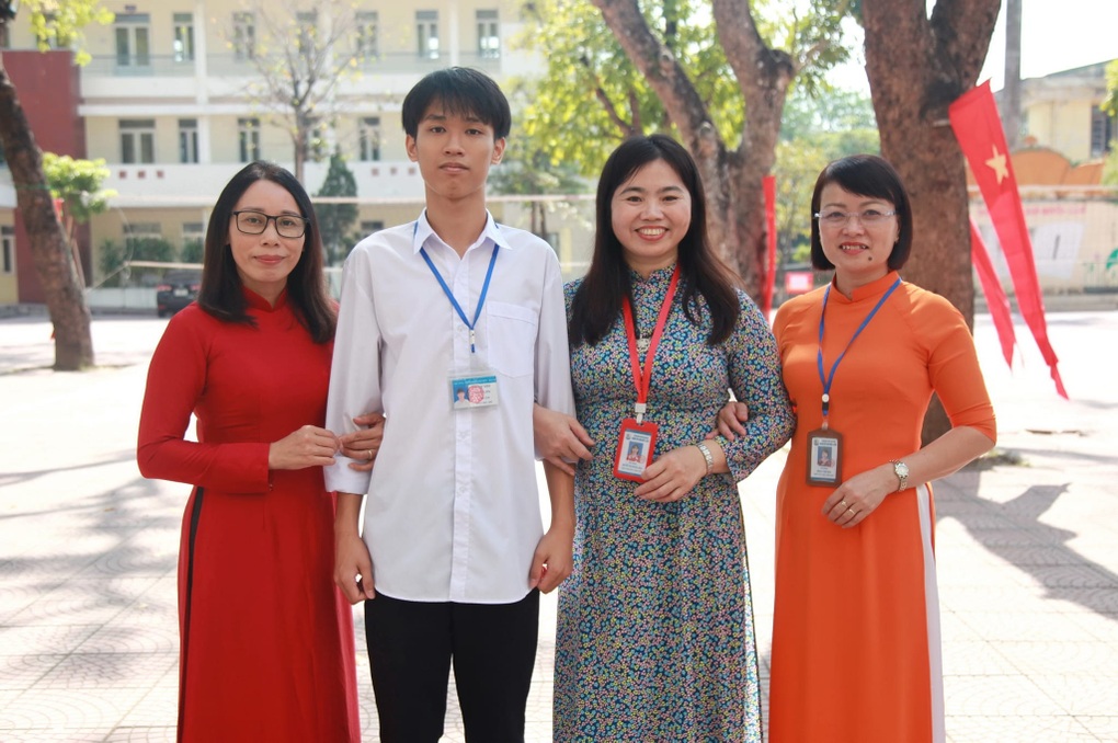 Nam sinh trường làng duy nhất ở Hà Nội giành giải Ba quốc gia môn lý - 1 Nam sinh trường làng duy nhất ở Hà Nội giành giải Ba quốc gia môn lý - 1