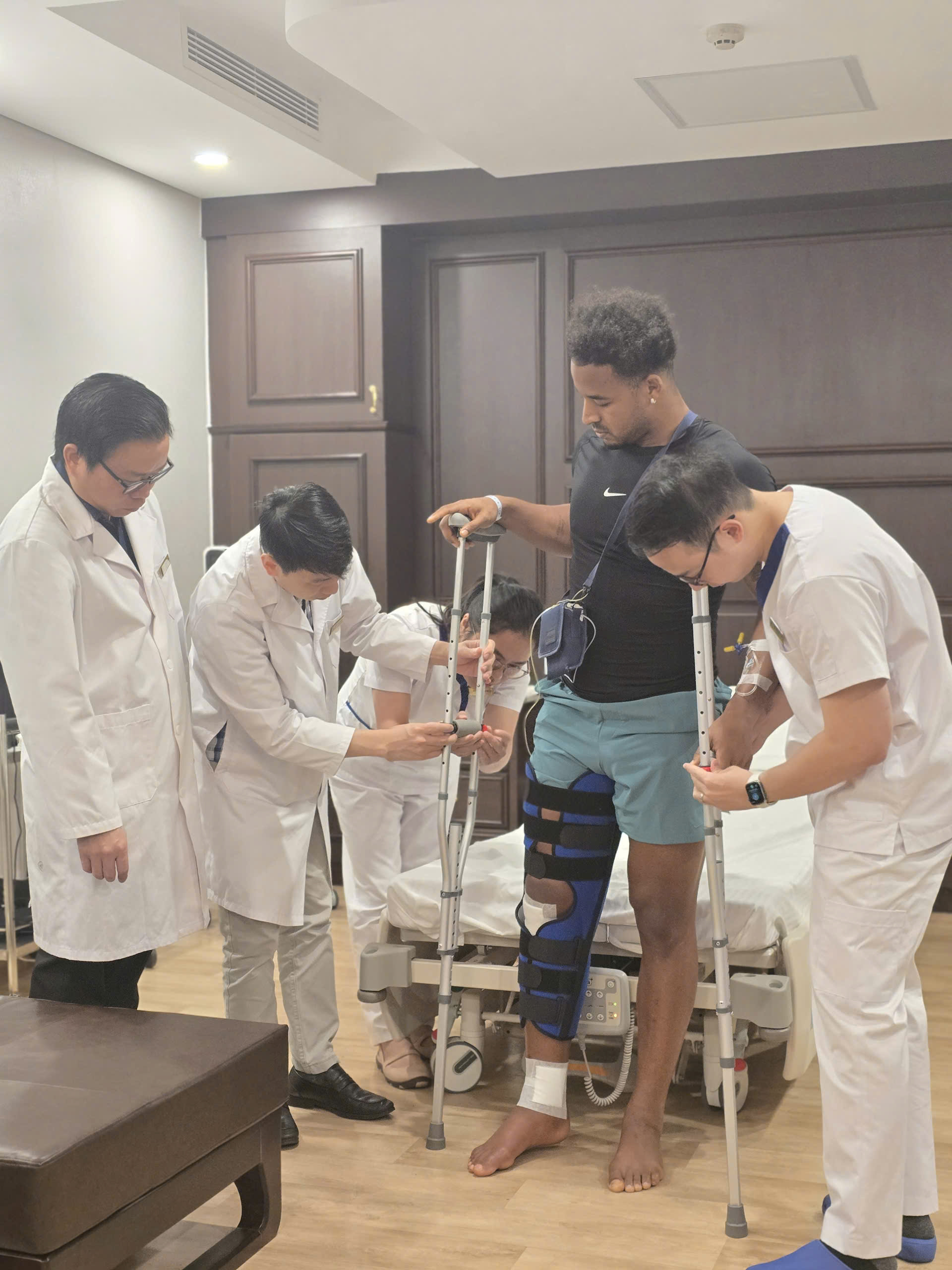 Đã rõ ai trả toàn bộ kinh phí điều trị cho Xuân Son: Nguồn lực tập trung tối đa- Ảnh 2. Đã rõ ai trả toàn bộ kinh phí điều trị cho Xuân Son: Nguồn lực tập trung tối đa- Ảnh 2.