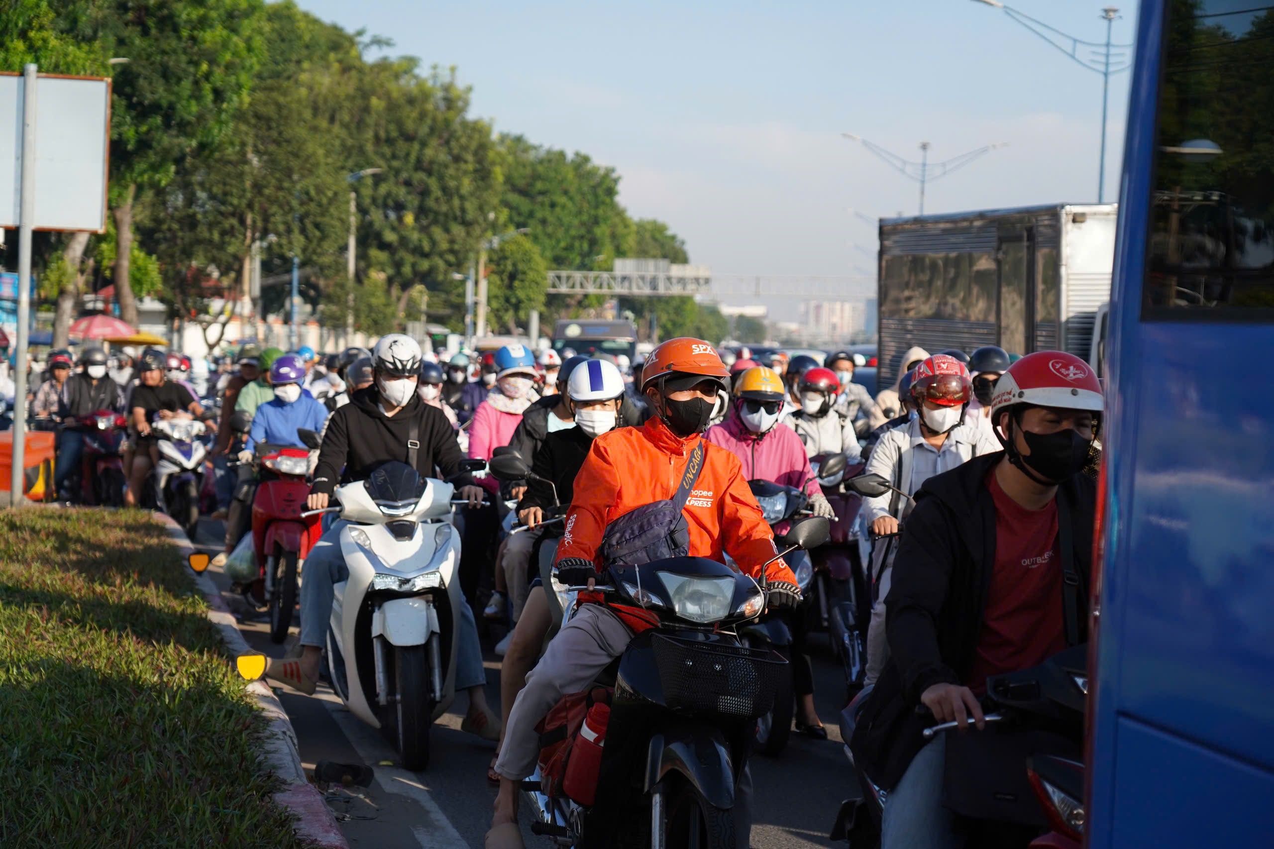 Nguyên nhân tình trạng kẹt xe ở TP.HCM những ngày qua?- Ảnh 1. Nguyên nhân tình trạng kẹt xe ở TP.HCM những ngày qua?- Ảnh 1.