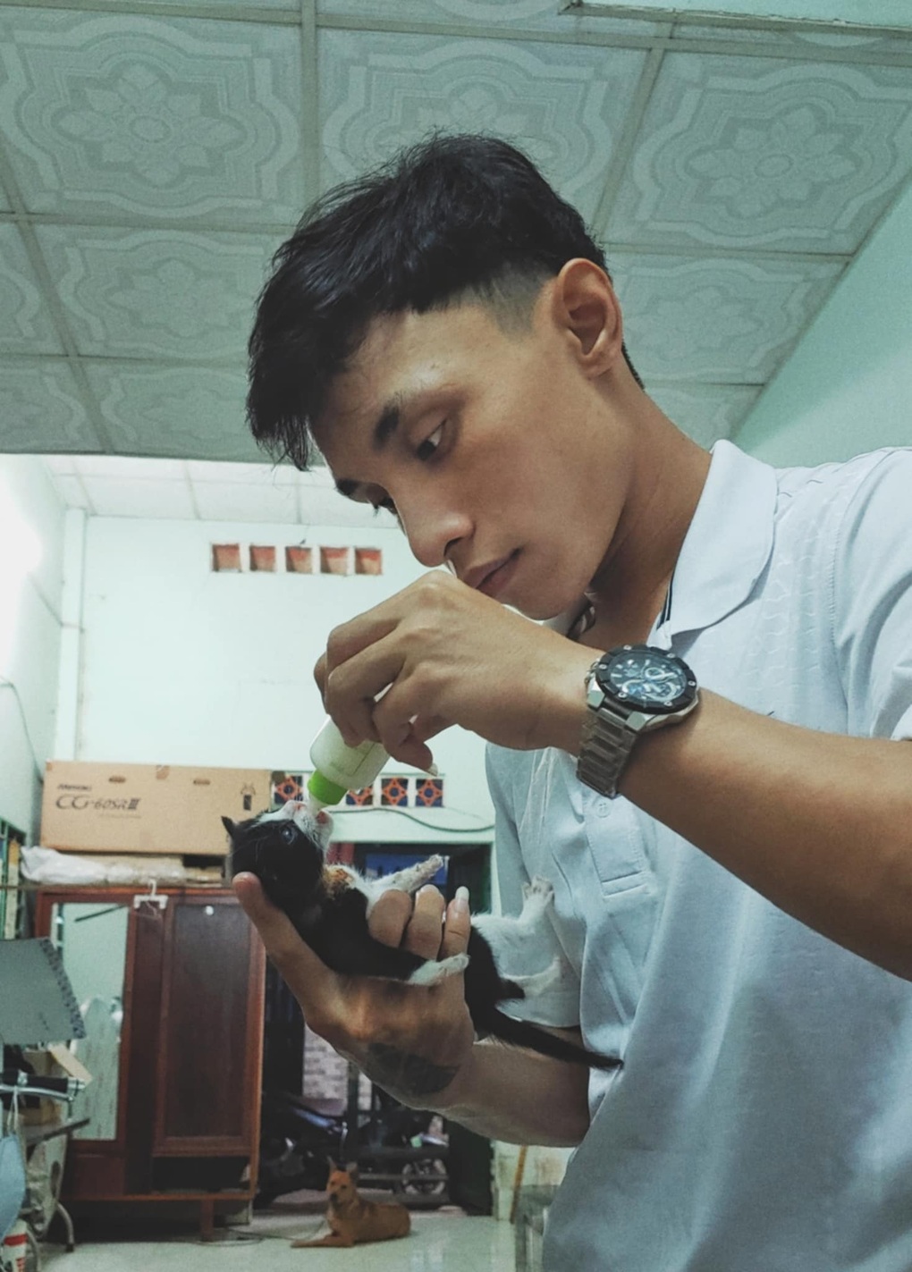 Nhặt tiền đánh rơi, chàng trai đút túi và cái kết khiến dân mạng bất ngờ - 2 Nhặt tiền đánh rơi, chàng trai đút túi và cái kết khiến dân mạng bất ngờ - 2