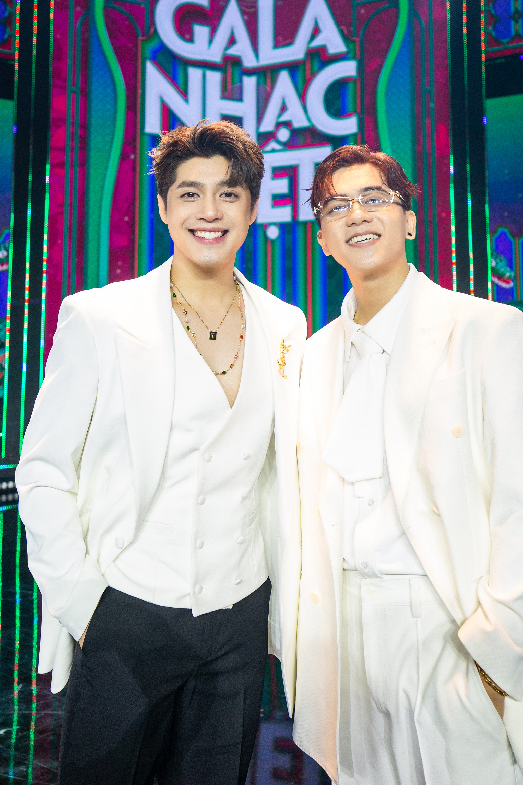 Noo Phước Thịnh 'mở bát' Gala Nhạc Việt Tết bằng ca khúc 'Khổ quá thì về mẹ nuôi'- Ảnh 1. Noo Phước Thịnh 'mở bát' Gala Nhạc Việt Tết bằng ca khúc 'Khổ quá thì về mẹ nuôi'- Ảnh 1.