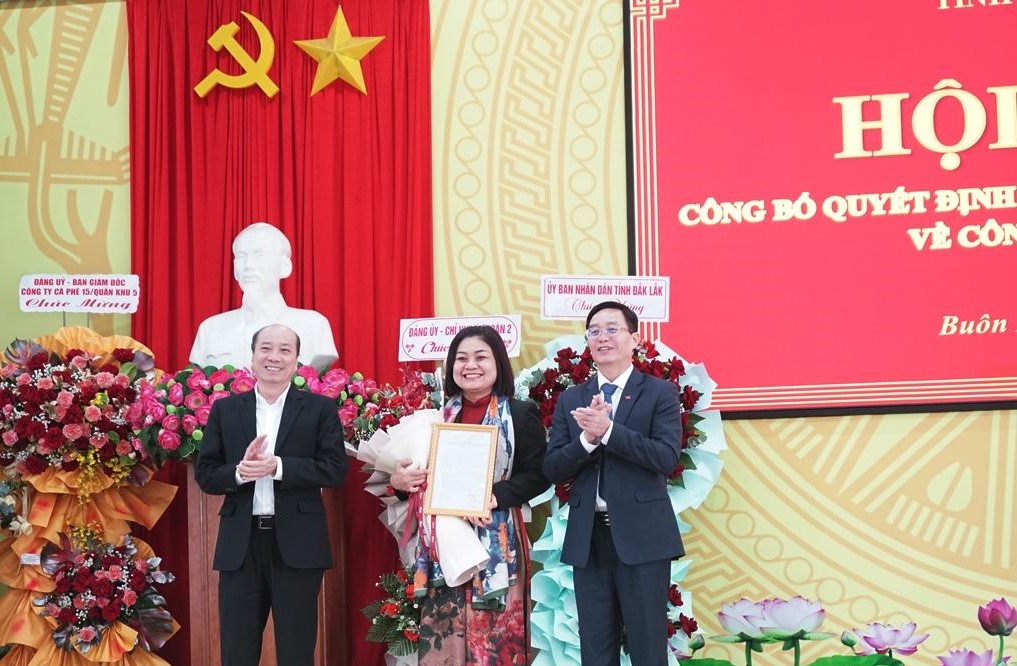Nữ Phó Chủ tịch UBND tỉnh Đắk Lắk nhận nhiệm vụ mới- Ảnh 1. Nữ Phó Chủ tịch UBND tỉnh Đắk Lắk nhận nhiệm vụ mới- Ảnh 1.