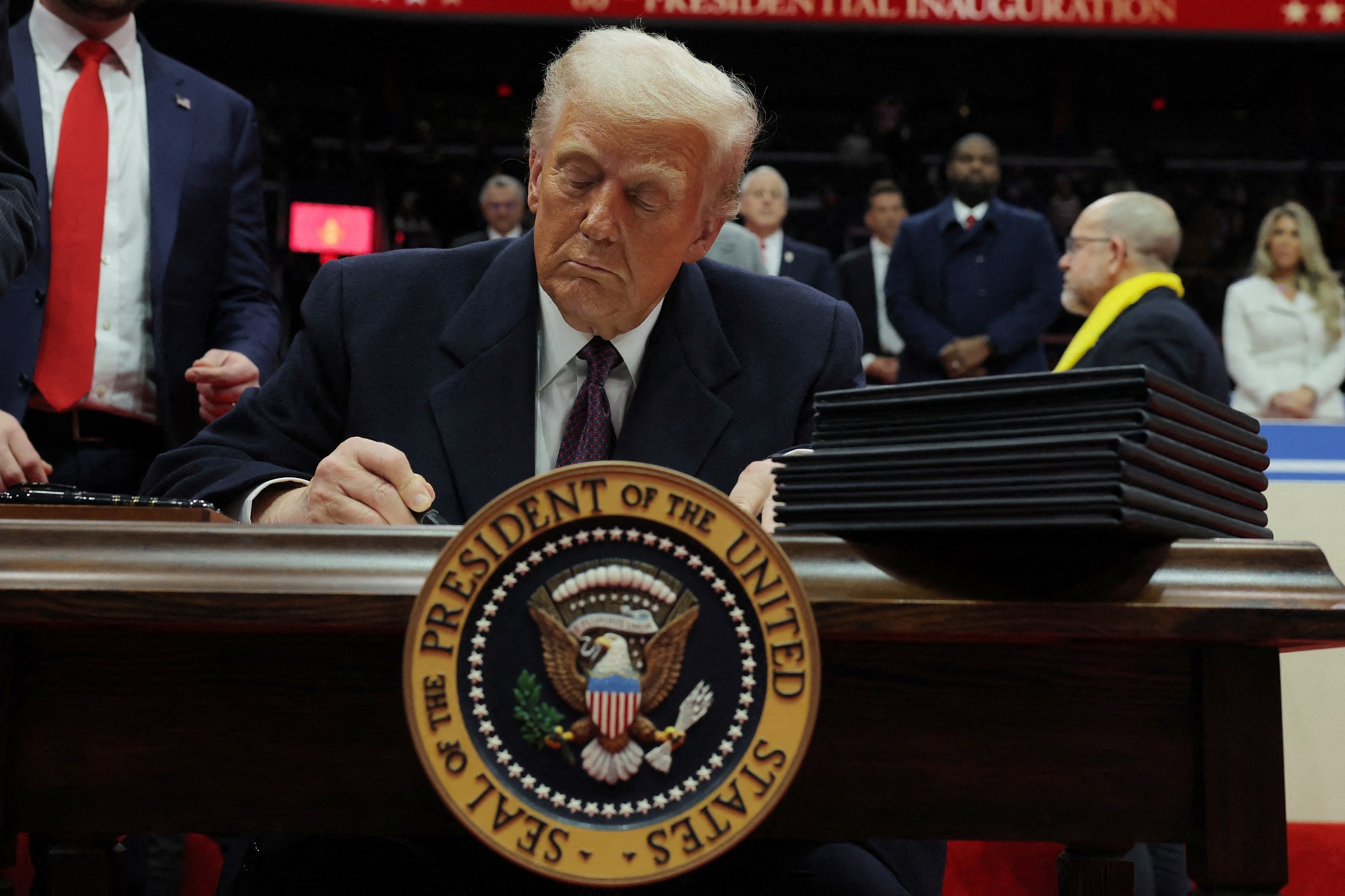 Ông Trump đã hủy những sắc lệnh nào của ông Biden ngay sau khi nhậm chức?- Ảnh 1. Ông Trump đã hủy những sắc lệnh nào của ông Biden ngay sau khi nhậm chức?- Ảnh 1.