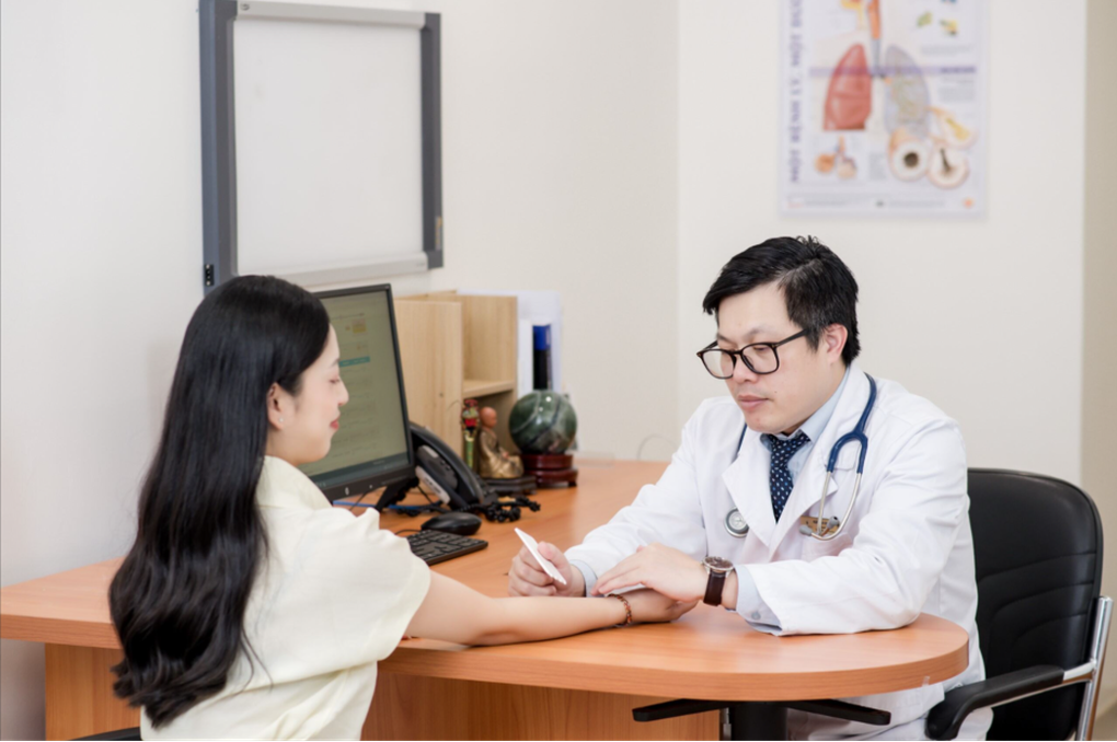 PGS.TS.BS Nguyễn Văn Đĩnh và những nghiên cứu nổi bật trong điều trị dị ứng - tự miễn - 1 PGS.TS.BS Nguyễn Văn Đĩnh và những nghiên cứu nổi bật trong điều trị dị ứng - tự miễn - 1