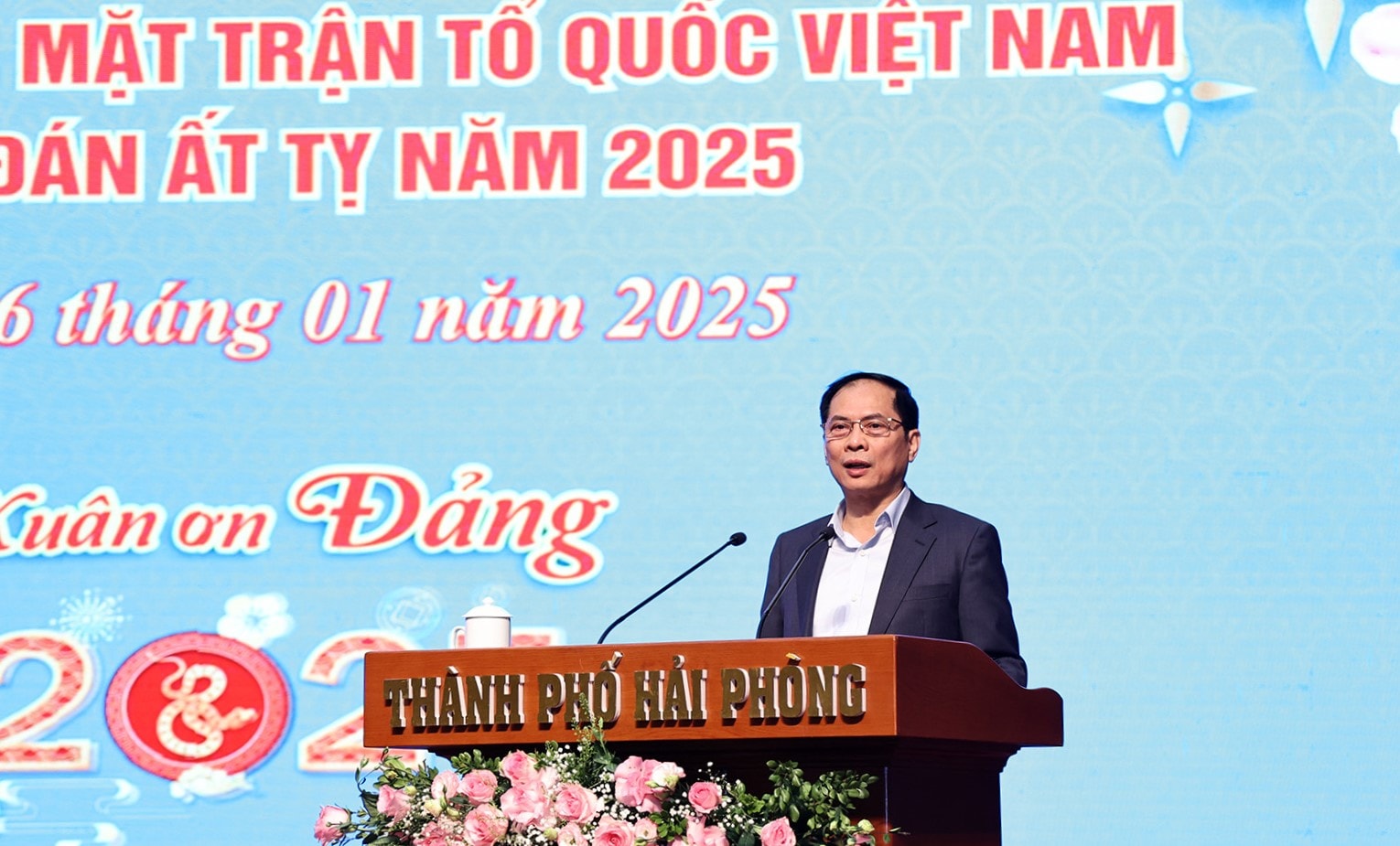 Phó Thủ tướng Bùi Thanh Sơn dự Chương trình Tết sum vầy - Xuân ơn Đảng tại Hải Phòng- Ảnh 1. Phó Thủ tướng Bùi Thanh Sơn dự Chương trình Tết sum vầy - Xuân ơn Đảng tại Hải Phòng- Ảnh 1.