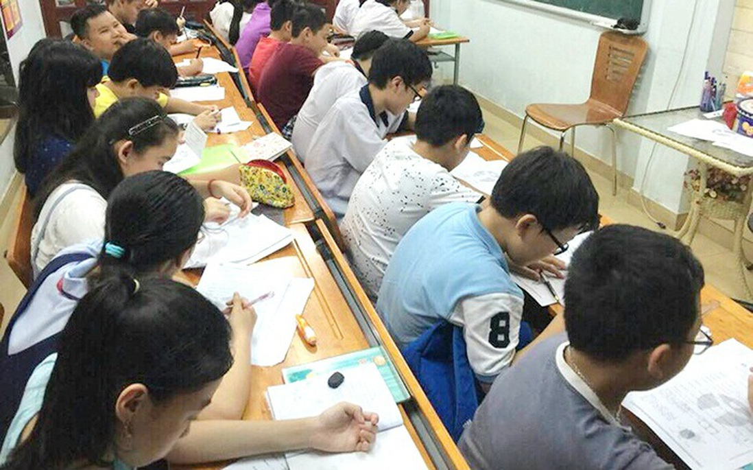 Phụ huynh lo ngại con nghiện game khi siết việc dạy thêm trong nhà trường- Ảnh 1. Phụ huynh lo ngại con nghiện game khi siết việc dạy thêm trong nhà trường- Ảnh 1.