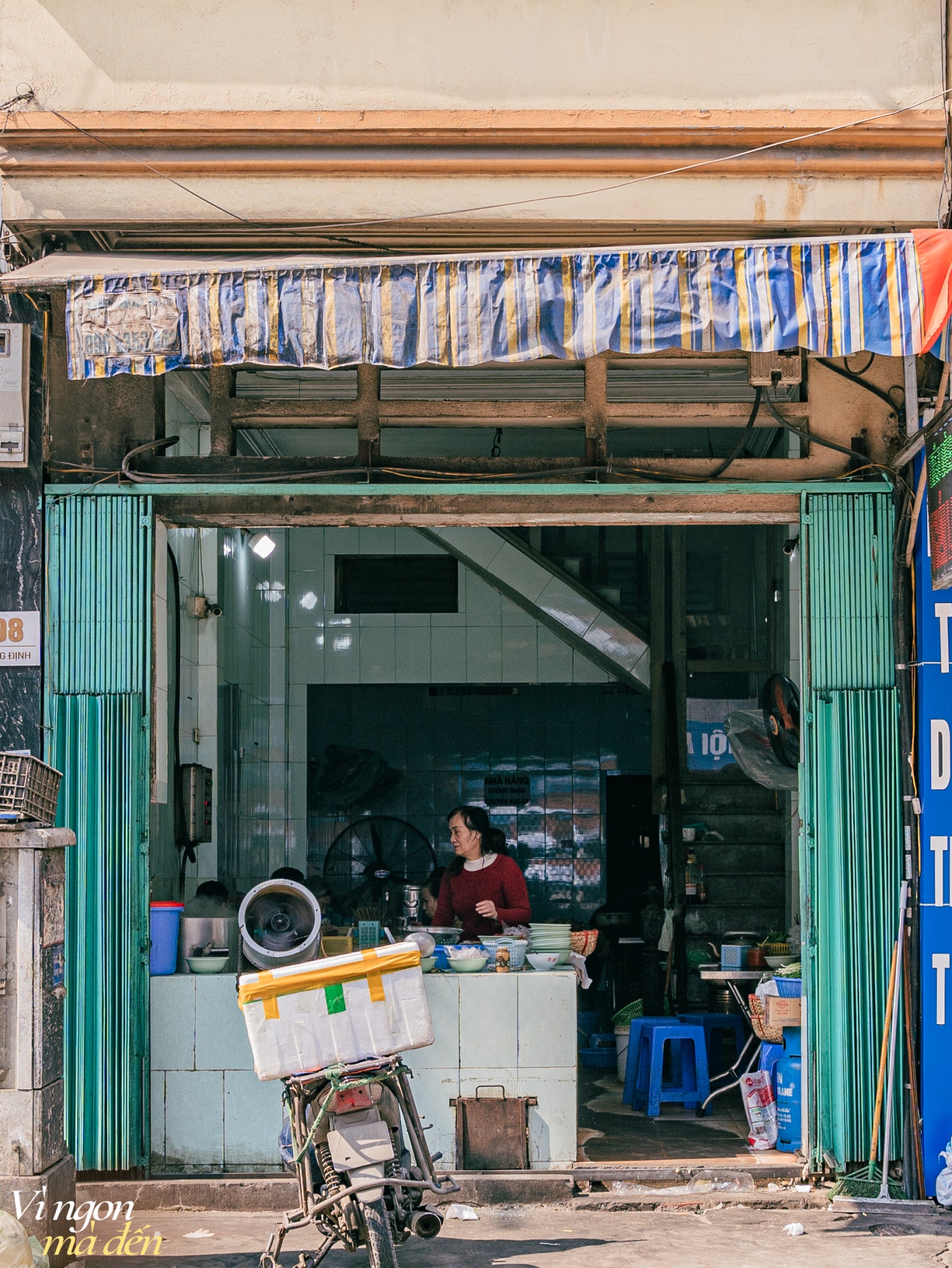 Quán phở không tên, không biển hiệu bán hơn 40 năm: Chỉ bán duy nhất một món, nói không với chanh mà vẫn - Ảnh 1. Quán phở không tên, không biển hiệu bán hơn 40 năm: Chỉ bán duy nhất một món, nói không với chanh mà vẫn - Ảnh 1.