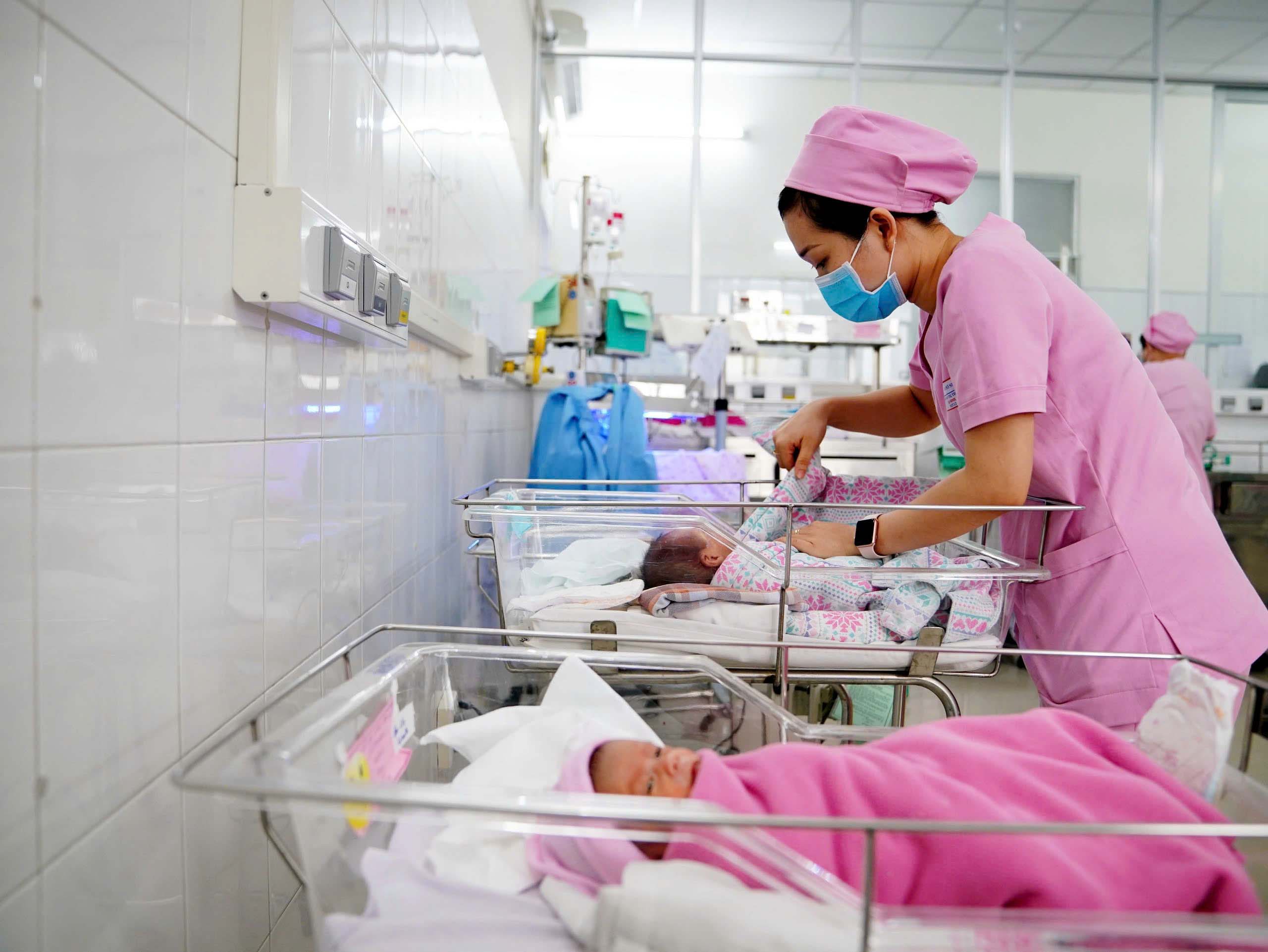Sẽ quy định quyền của cặp vợ chồng và cá nhân trong việc sinh con- Ảnh 1. Sẽ quy định quyền của cặp vợ chồng và cá nhân trong việc sinh con- Ảnh 1.