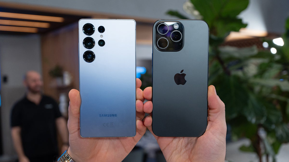 So kè Galaxy S25 Ultra và iPhone 16 Pro Max- Ảnh 1. So kè Galaxy S25 Ultra và iPhone 16 Pro Max- Ảnh 1.