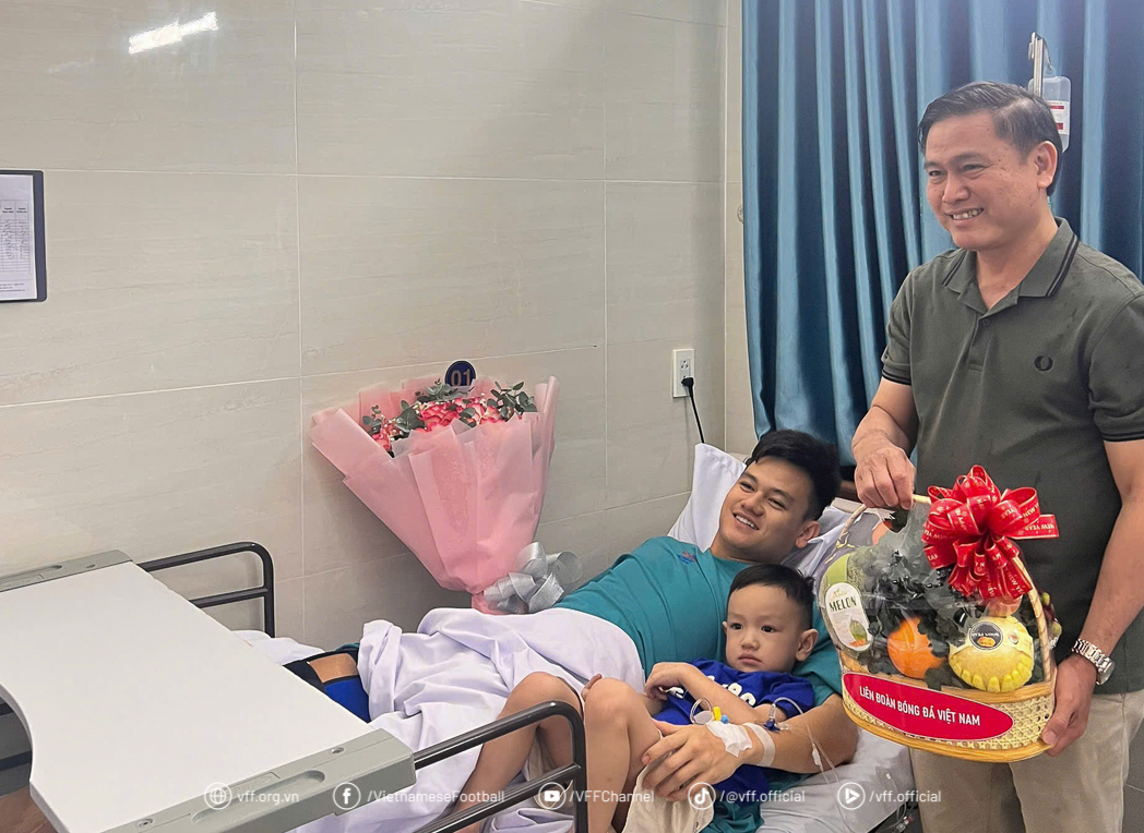 Tại sao chẩn đoán ban đầu về chấn thương của Hồ Tấn Tài nhẹ hơn thực tế?- Ảnh 1. Tại sao chẩn đoán ban đầu về chấn thương của Hồ Tấn Tài nhẹ hơn thực tế?- Ảnh 1.