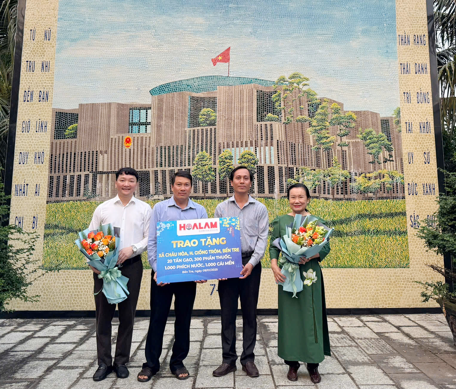 Tập đoàn Hoa Lâm hỗ trợ hàng trăm triệu đồng cho 'Tết Quân - Dân' 2025 tại Bến Tre- Ảnh 1. tập đoàn hoa lâm