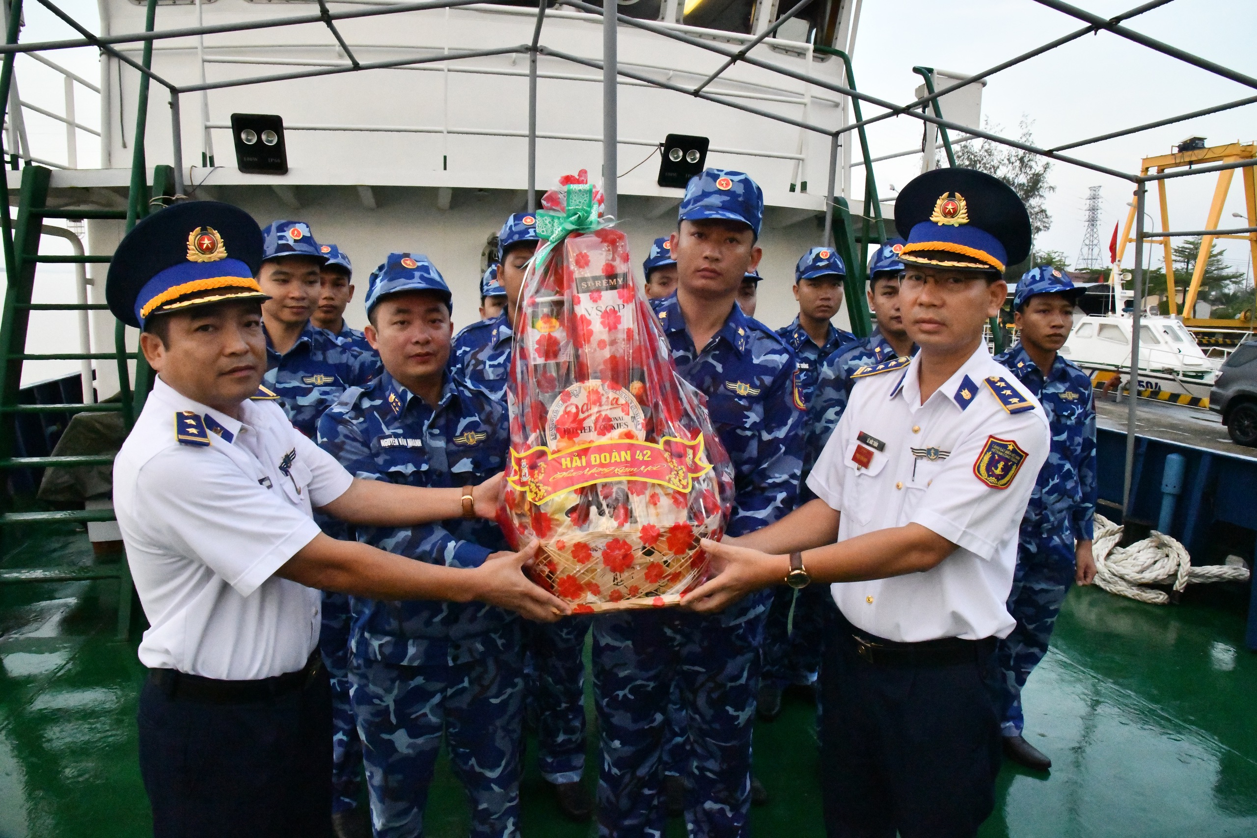 Tàu của cảnh sát biển lên đường thực hiện nhiệm vụ trực Tết- Ảnh 1. Tàu của cảnh sát biển lên đường thực hiện nhiệm vụ trực Tết- Ảnh 1.