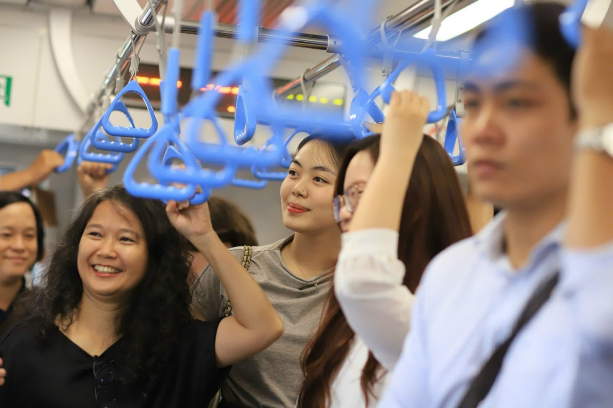 Tàu điện metro Bến Thành - Suối Tiên chạy xuyên đêm giao thừa- Ảnh 1. Tàu điện metro Bến Thành - Suối Tiên chạy xuyên đêm giao thừa- Ảnh 1.