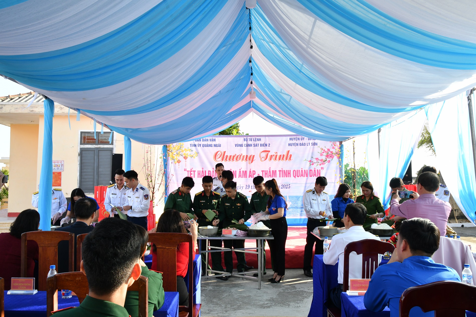 “Tết Hải đảo – Xuân ấm áp, thắm tình quân dân” đến với người dân tiền tiêu Lý Sơn- Ảnh 1. “Tết Hải đảo – Xuân ấm áp, thắm tình quân dân” đến với người dân tiền tiêu Lý Sơn- Ảnh 1.