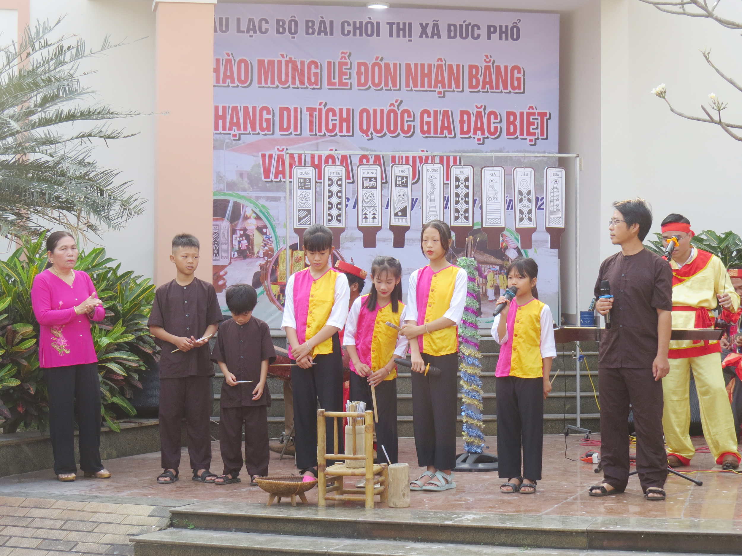 Tết về làng du lịch Gò Cỏ thưởng thức hội bài chòi- Ảnh 1. Tết về làng du lịch Gò Cỏ thưởng thức hội bài chòi- Ảnh 1.