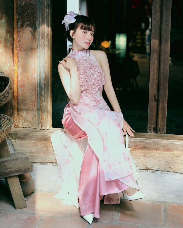 Thêm đằm thắm với các trang phục yếm xinh ngày tết- Ảnh 1. Thêm đằm thắm với các trang phục yếm xinh ngày tết- Ảnh 1.