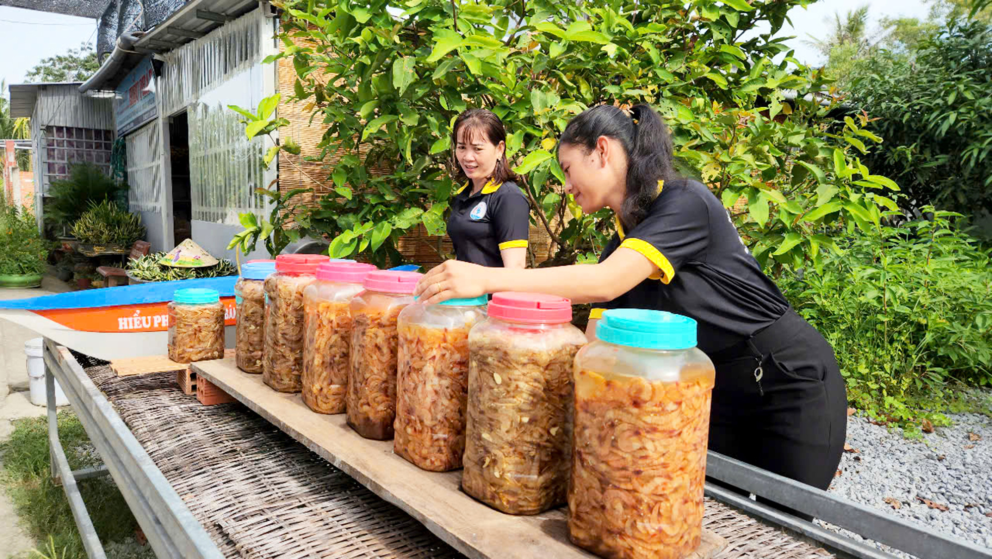 Thiếu hụt nguyên liệu cận Tết, giá khô miền Tây biến động mạnh - Ảnh 1. Thiếu hụt nguyên liệu cận Tết, giá khô miền Tây biến động mạnh - Ảnh 1.