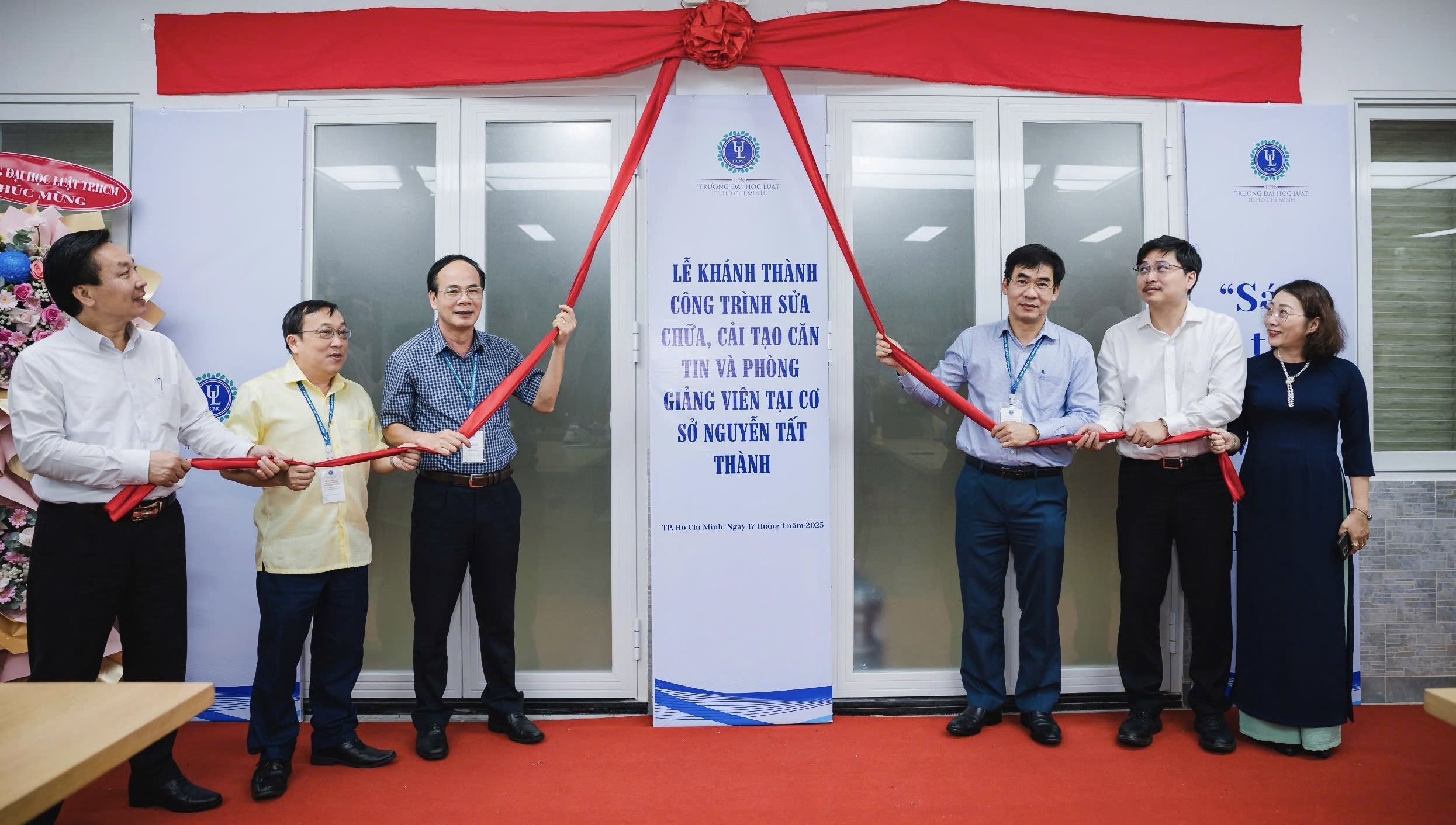 Thưởng tết Trường ĐH Luật TP.HCM tăng 20% so với năm ngoái- Ảnh 1. Thưởng tết Trường ĐH Luật TP.HCM tăng 20% so với năm ngoái- Ảnh 1.