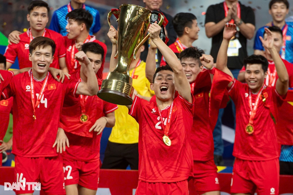 Tiền vệ Hai Long chốt tương lai sau khi tỏa sáng ở AFF Cup 2024 - 1 Tiền vệ Hai Long chốt tương lai sau khi tỏa sáng ở AFF Cup 2024 - 1