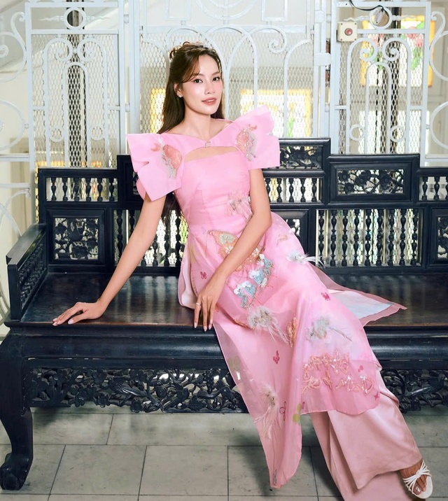 Top 3 mẫu áo dài đẹp mê mà nàng chớ nên bỏ qua- Ảnh 1. Top 3 mẫu áo dài đẹp mê mà nàng chớ nên bỏ qua- Ảnh 1.