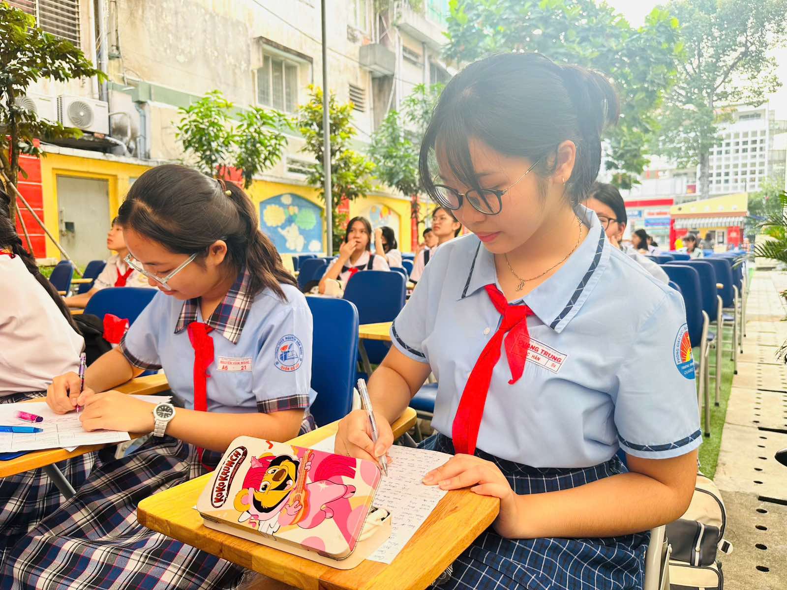 Trải nghiệm ở trường đặc biệt để viết văn hay chữ tốt- Ảnh 1. Trải nghiệm ở trường đặc biệt để viết văn hay chữ tốt- Ảnh 1.