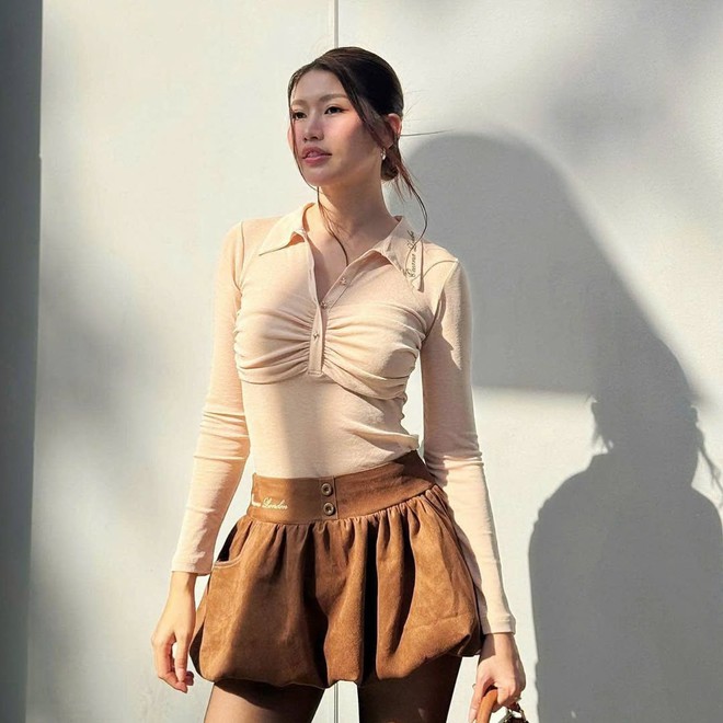 Váy da lộn phong cách bohemian mềm mại, xu hướng mùa xuân 2025- Ảnh 1. Váy da lộn phong cách bohemian mềm mại, xu hướng mùa xuân 2025- Ảnh 1.