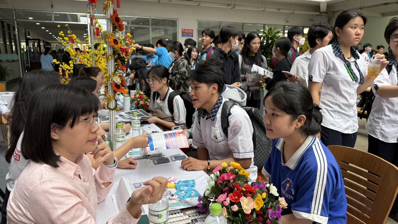Tuyển sinh năm 2025: Vì sao bỏ khái niệm xét tuyển sớm?- Ảnh 1. Tuyển sinh năm 2025: Vì sao bỏ khái niệm xét tuyển sớm?- Ảnh 1.