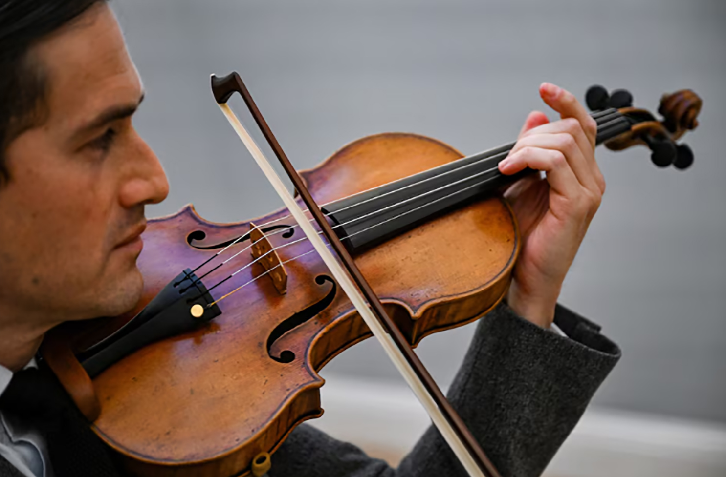 Vì sao cây đàn violin của nghệ nhân Stradivari có giá đến 450 tỉ đồng?- Ảnh 1. Vì sao cây đàn violin của nghệ nhân Stradivari có giá đến 450 tỉ đồng?- Ảnh 1.