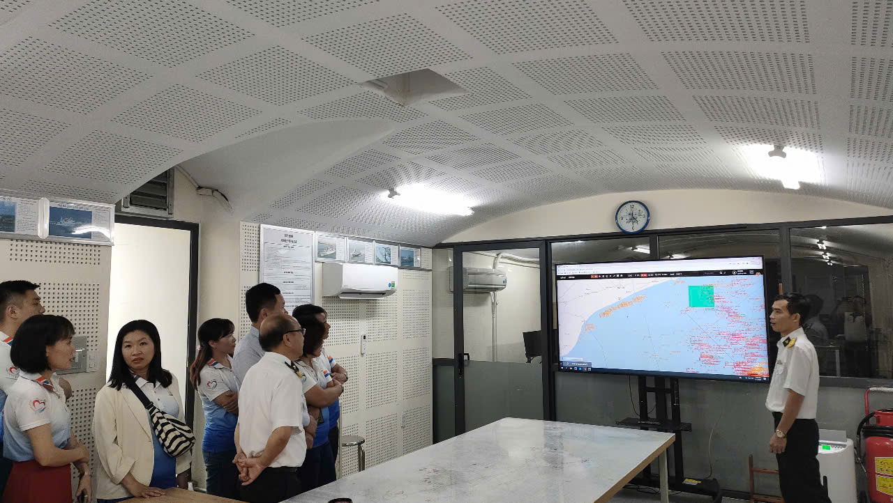 Vietsovpetro thăm và tặng quà tại Trung đoàn 251 Vùng 2 hải quân- Ảnh 2. Vietsovpetro thăm và tặng quà tại Trung đoàn 251 Vùng 2 hải quân- Ảnh 2.