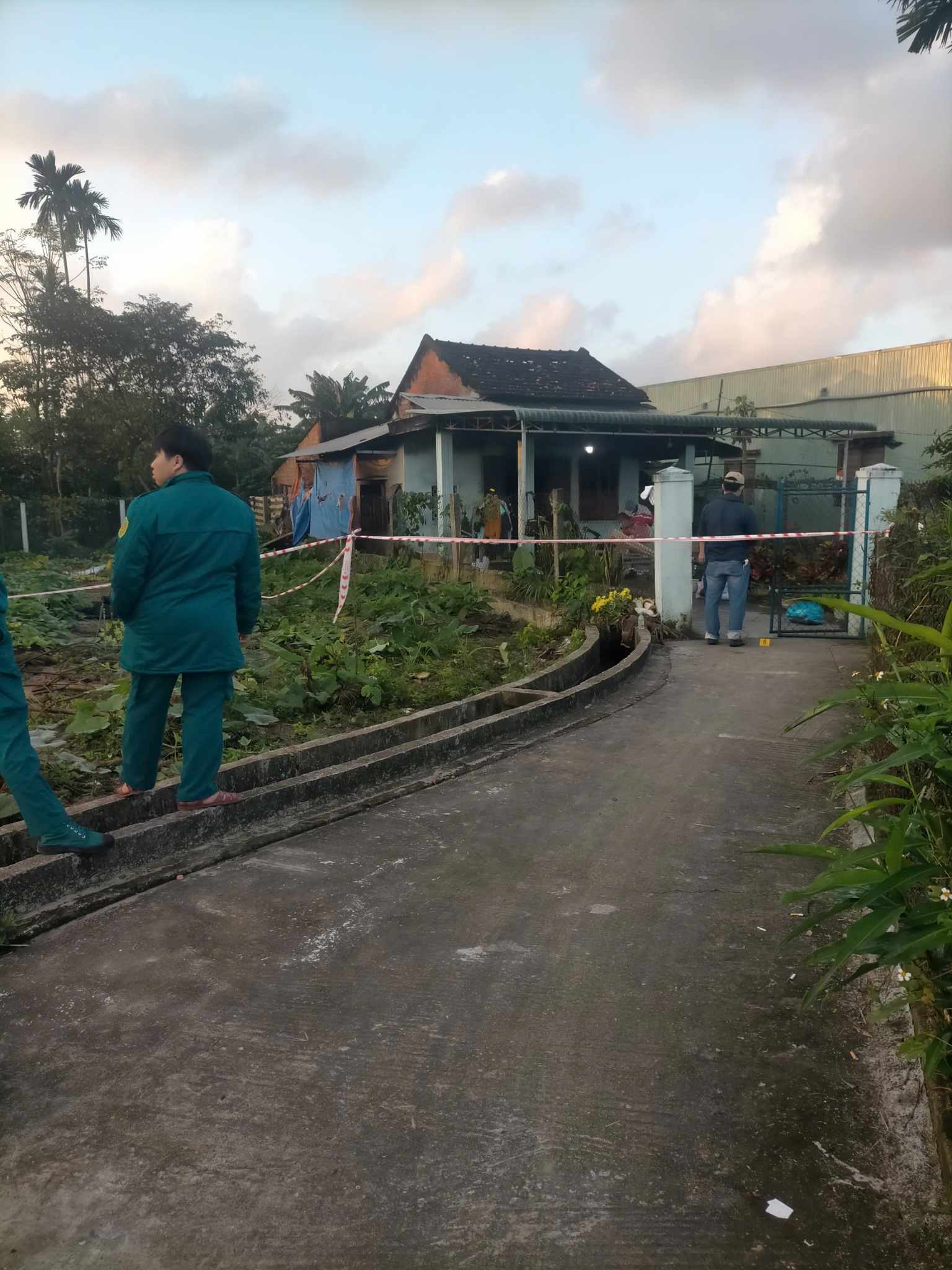 Vợ bỏ về nhà mẹ đẻ, chồng tìm đến châm lửa đốt cả 2 cùng chết- Ảnh 1. Vợ bỏ về nhà mẹ đẻ, chồng tìm đến châm lửa đốt cả 2 cùng chết- Ảnh 1.