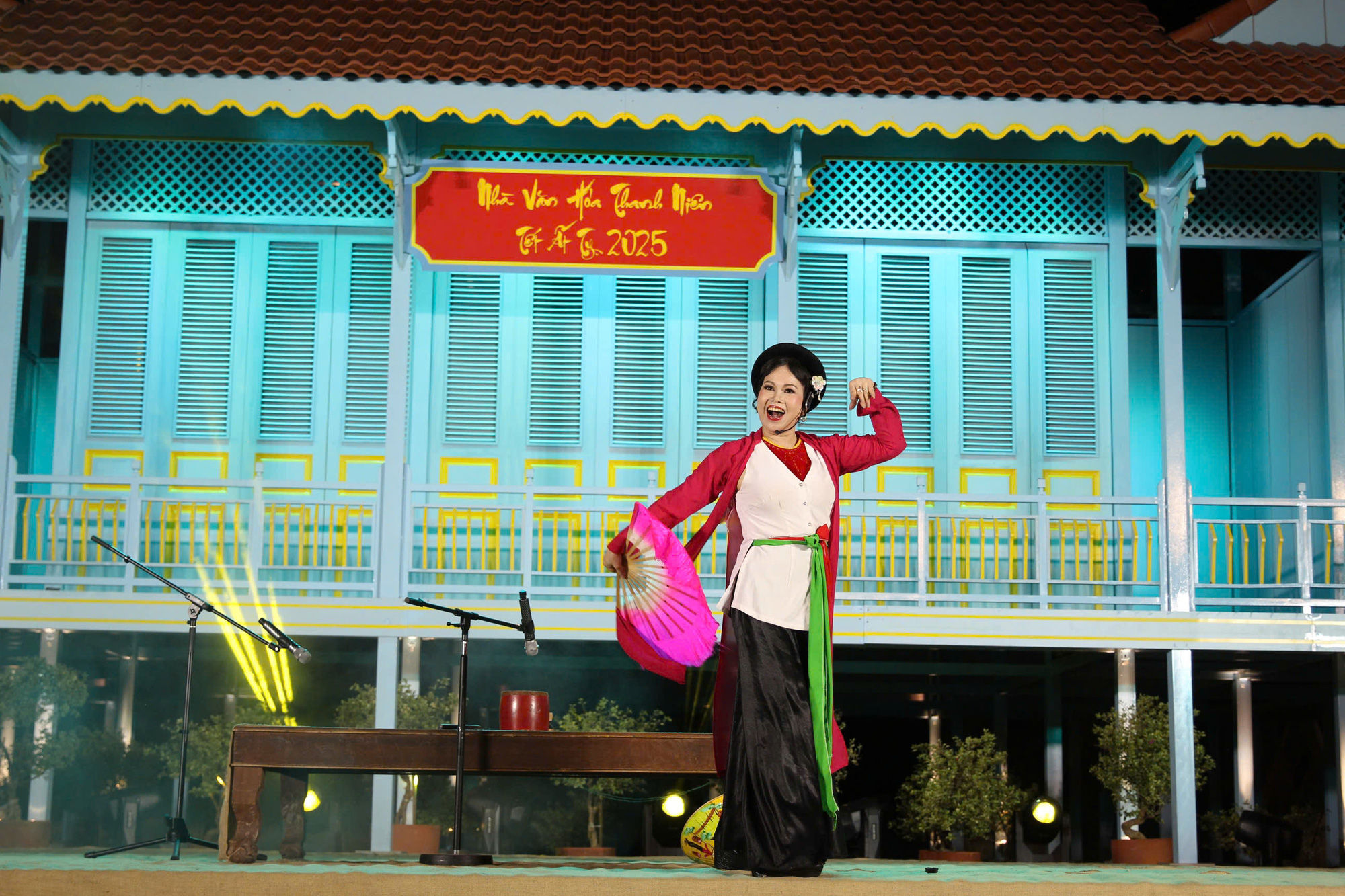 Nhà Văn hóa Thanh niên TP.HCM phục vụ quan họ, xẩm, chầu văn cho khách du xuân - Ảnh 2. Nhà Văn hóa Thanh niên TP.HCM phục vụ quan họ, xẩm, chầu văn cho khách du xuân - Ảnh 2.