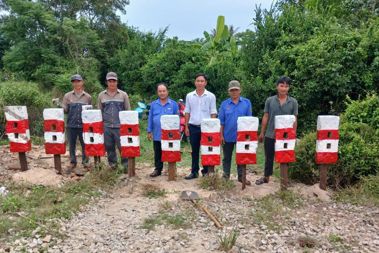 Xóa bỏ nhiều lối đi tự mở qua đường sắt ở Quảng Ngãi- Ảnh 1.