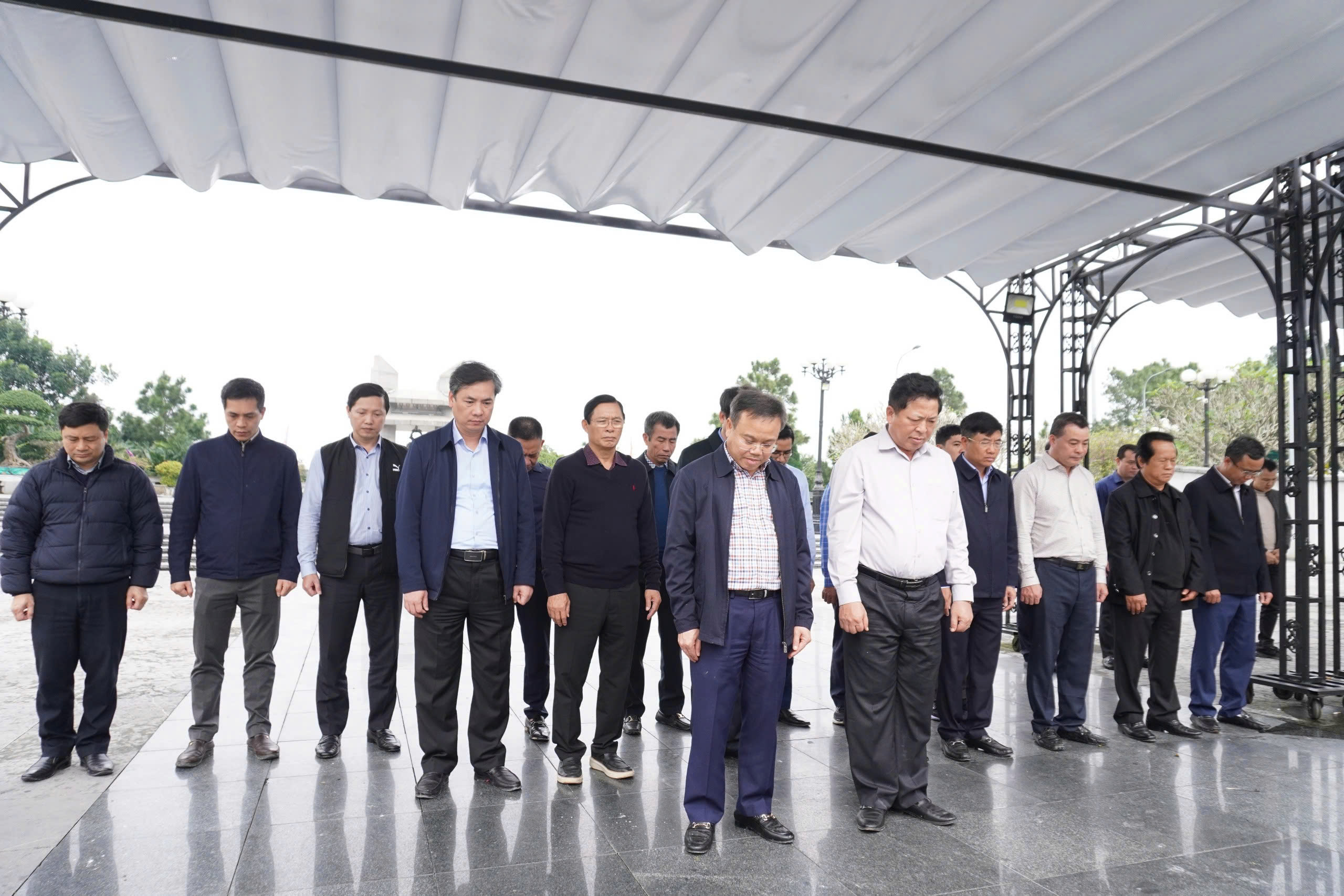 Xử lý dứt điểm mặt bằng, thông xe tuyến chính cao tốc qua Quảng Trị dịp 30/4- Ảnh 5. Xử lý dứt điểm mặt bằng, thông xe tuyến chính cao tốc qua Quảng Trị dịp 30/4- Ảnh 5.