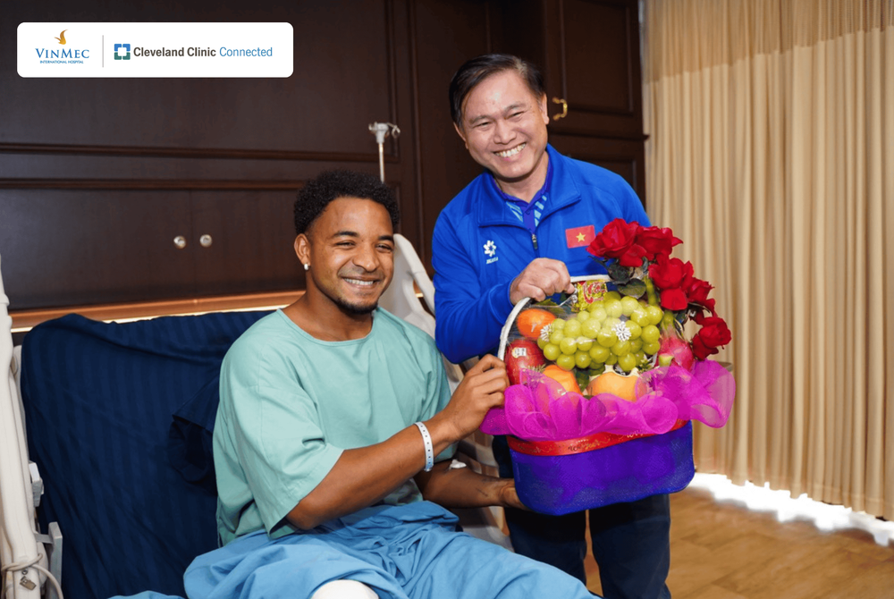 Tại sao Xuân Son được phẫu thuật tại Việt Nam, buổi tập đầu tiên sau mổ thế nào?
- Ảnh 4. Xuân Son đang trong quá trình hồi phục hậu phẫu, anh cần tuân thủ chế độ dinh dưỡng nghiêm ngặt được đưa ra bởi đội ngũ y học thể thao