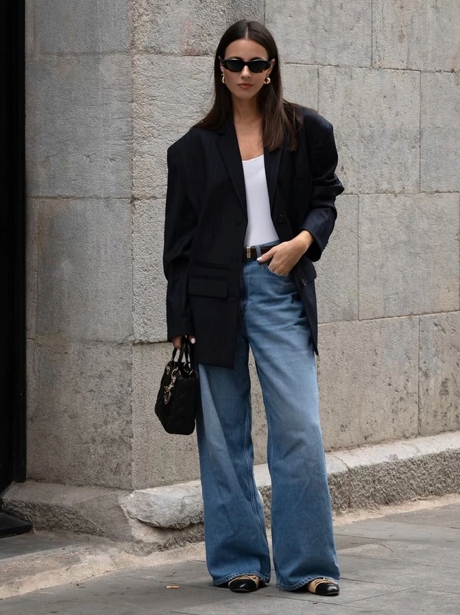 Xuống phố cùng quần jeans và những chiếc áo khoác tuyệt đẹp- Ảnh 2. Xuống phố cùng quần jeans và những chiếc áo khoác tuyệt đẹp- Ảnh 2.