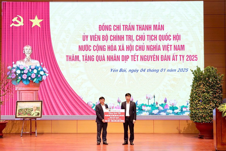 Agribank trao an sinh xã hội và tặng quà Tết cho người nghèo, gia đình chính sách tỉnh Yên Bái- Ảnh 2. Agribank trao an sinh xã hội và tặng quà Tết cho người nghèo, gia đình chính sách tỉnh Yên Bái- Ảnh 2.