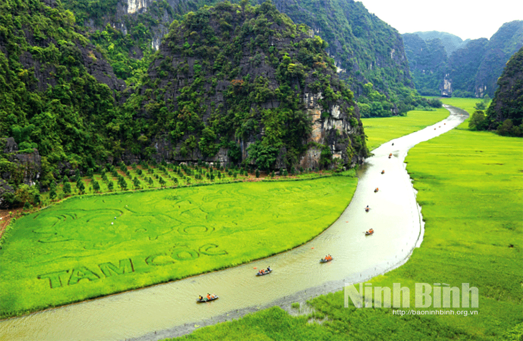 Cảnh quan sông Ngô Đồng tại Khu du lịch Tam Cốc. Ảnh: Minh Đường Cảnh quan sông Ngô Đồng tại Khu du lịch Tam Cốc. Ảnh: Minh Đường