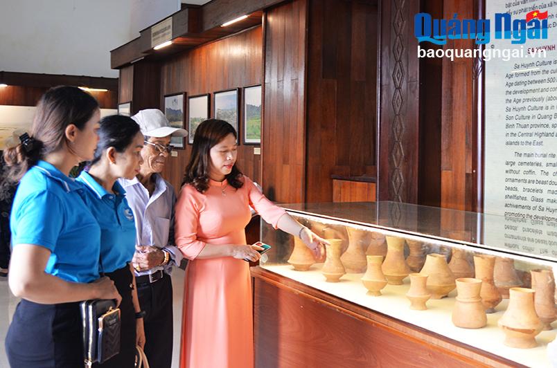 Bảo vật quốc gia bộ sưu tập bình gốm đất nung Long Thạnh đang được Bảo tàng Tổng hợp tỉnh lưu giữ, bảo quản.
Ảnh: THANH PHƯƠNG
