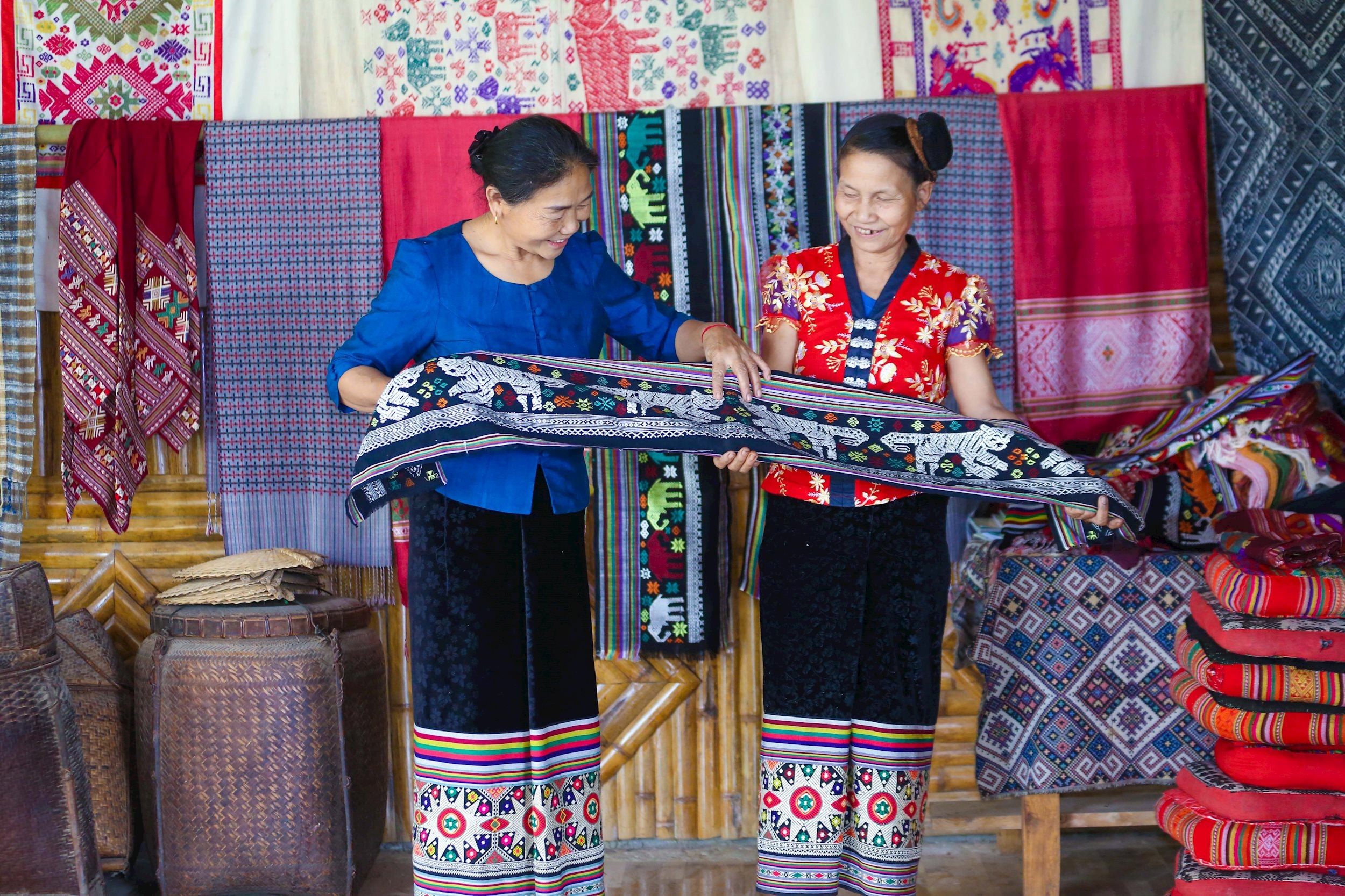 nhuộm vải. ảnh. Đình Tuyên (1)