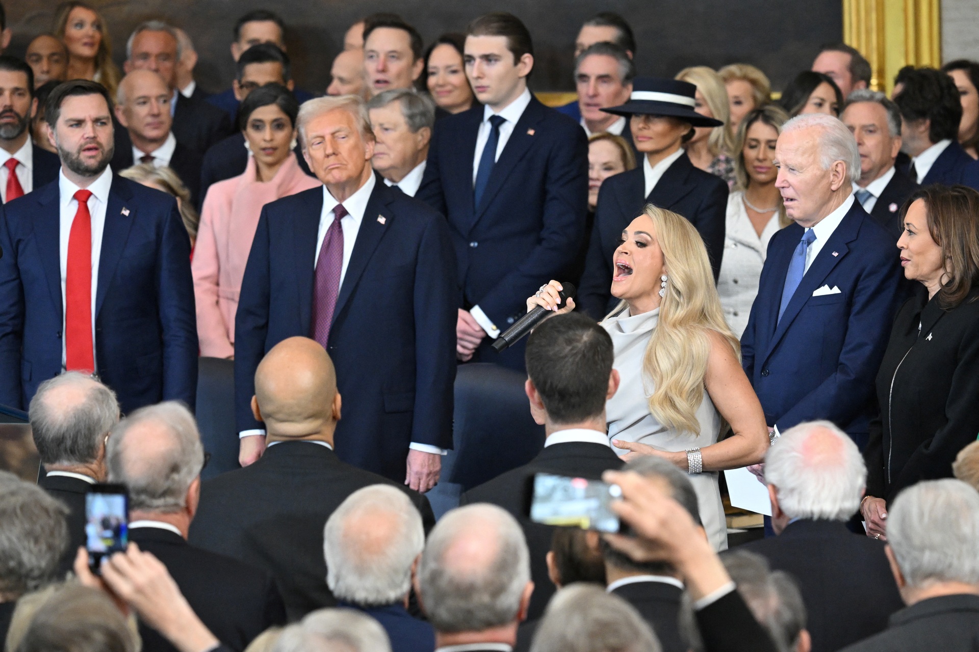 Những hình ảnh ấn tượng trong lễ nhậm chức lần thứ 2 của ông Trump - 5 Những hình ảnh ấn tượng trong lễ nhậm chức lần thứ 2 của ông Trump - 5