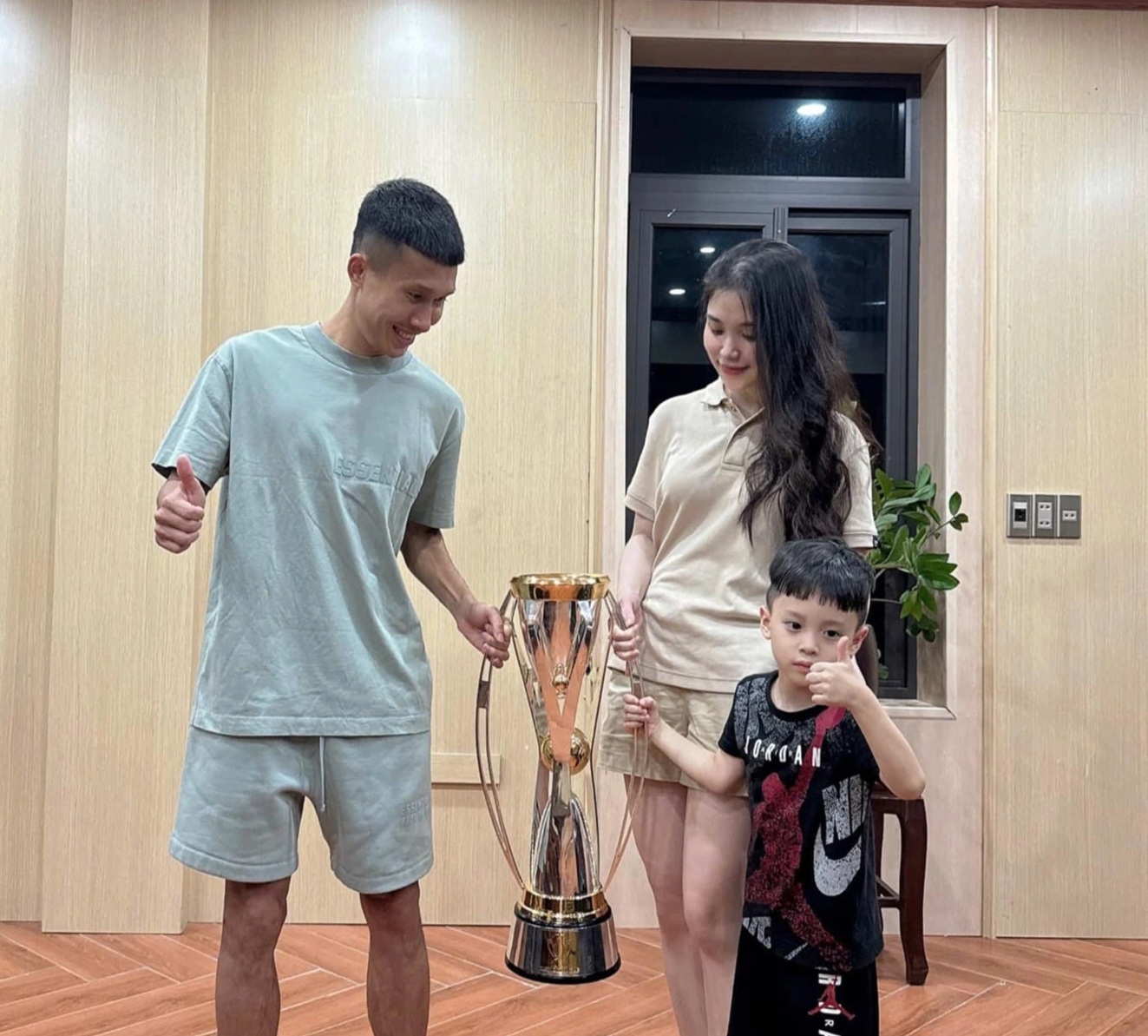 Người không phổi Doãn Ngọc Tân: Tuổi thơ khó khăn và chuyện tình qua mạng - 2 Người không phổi Doãn Ngọc Tân: Tuổi thơ khó khăn và chuyện tình qua mạng - 2