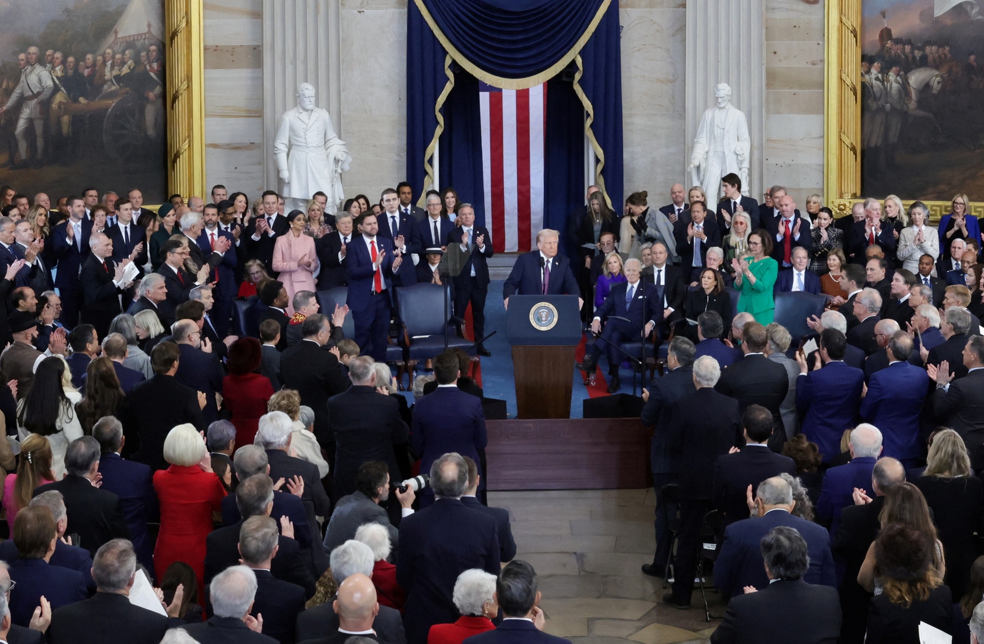 Những hình ảnh ấn tượng trong lễ nhậm chức lần thứ 2 của ông Trump - 1 Những hình ảnh ấn tượng trong lễ nhậm chức lần thứ 2 của ông Trump - 1