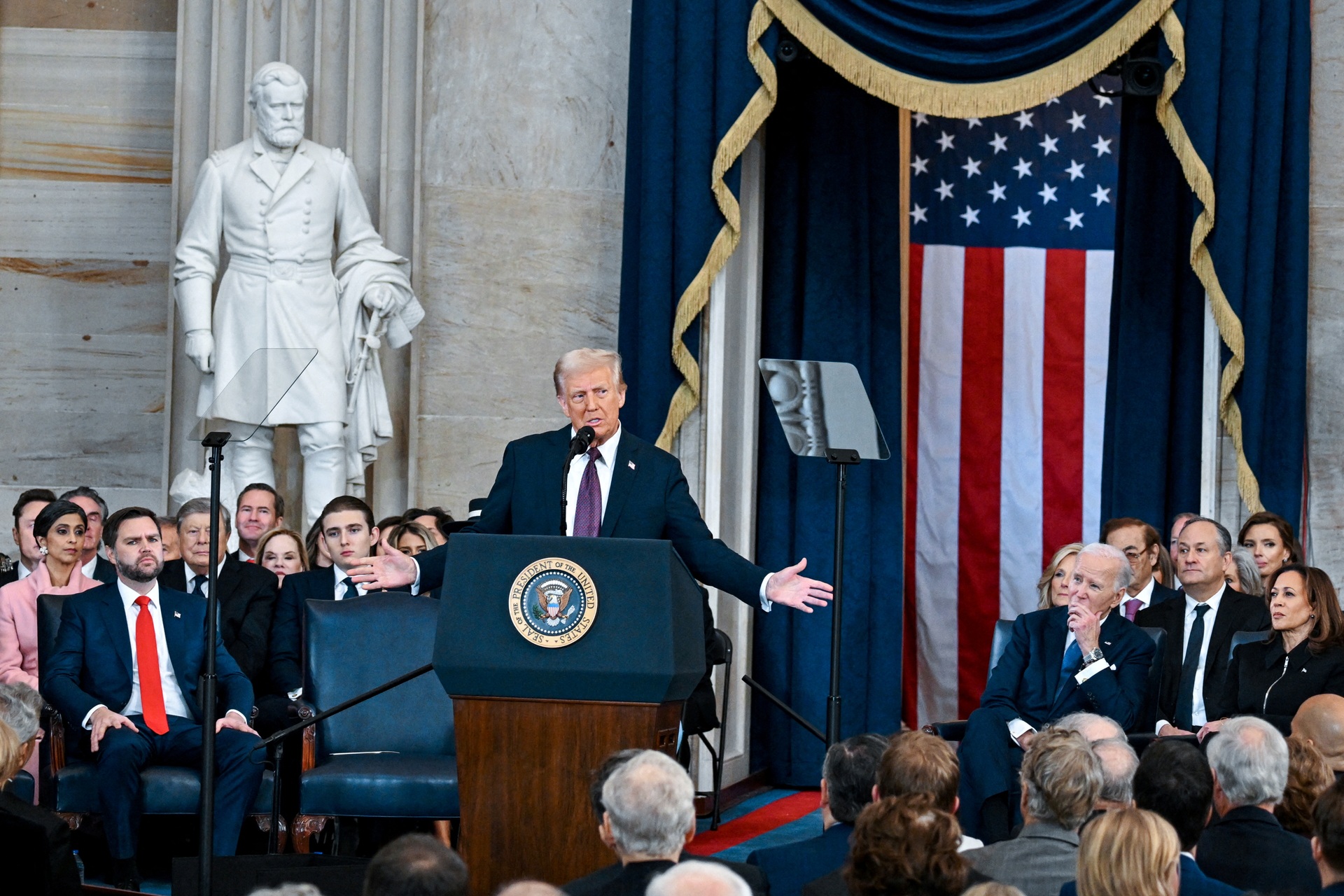Những hình ảnh ấn tượng trong lễ nhậm chức lần thứ 2 của ông Trump - 2 Những hình ảnh ấn tượng trong lễ nhậm chức lần thứ 2 của ông Trump - 2