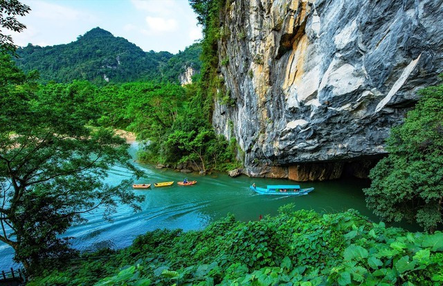 Động Phong Nha bấy lâu đã trở thành địa điểm thu hút khách du lịch bậc nhất Quảng Bình Động Phong Nha bấy lâu đã trở thành địa điểm thu hút khách du lịch bậc nhất Quảng Bình