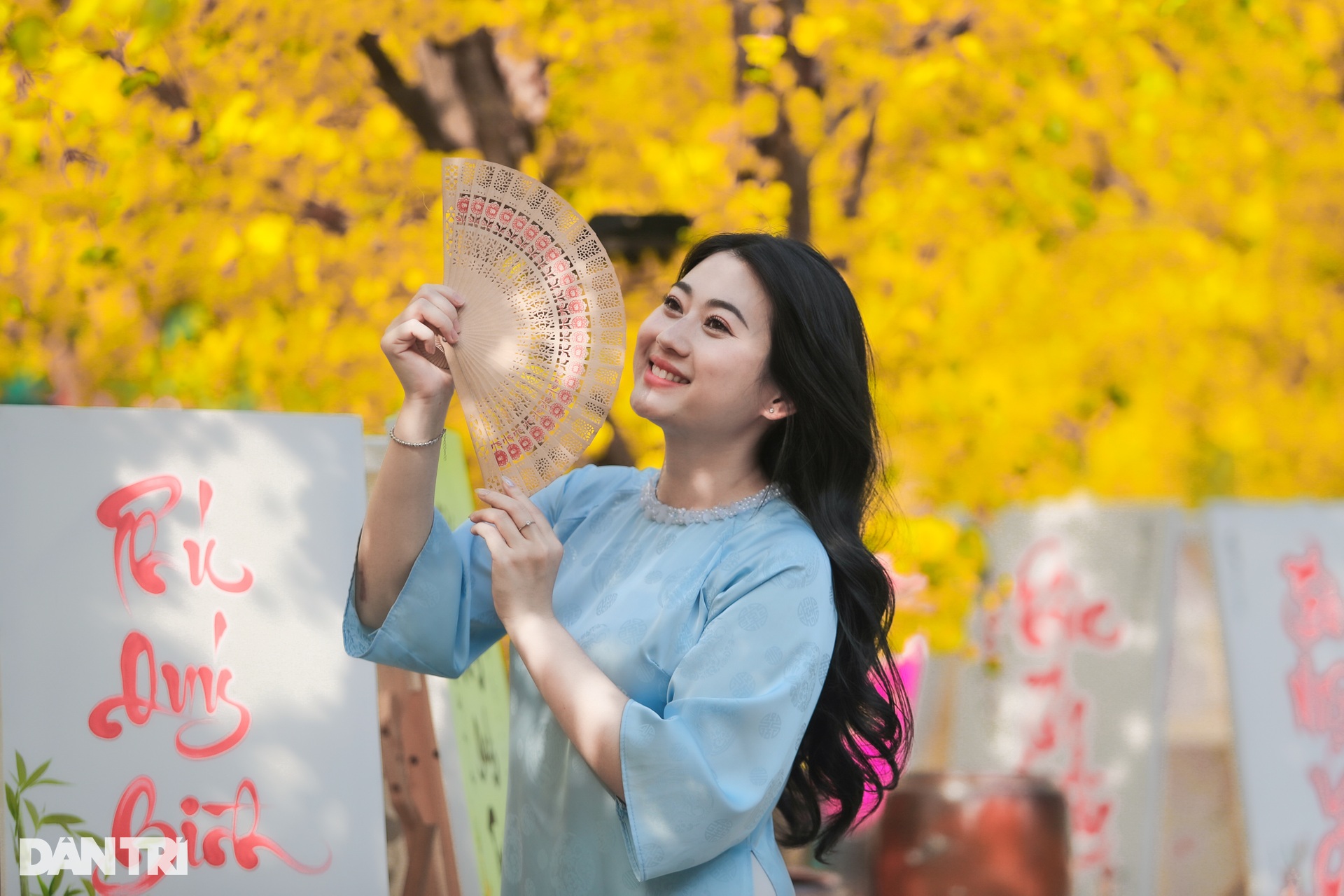 Thiếu nữ xúng xính áo dài trên phố ông đồ ở TPHCM - 6 Thiếu nữ xúng xính áo dài trên phố ông đồ ở TPHCM - 6